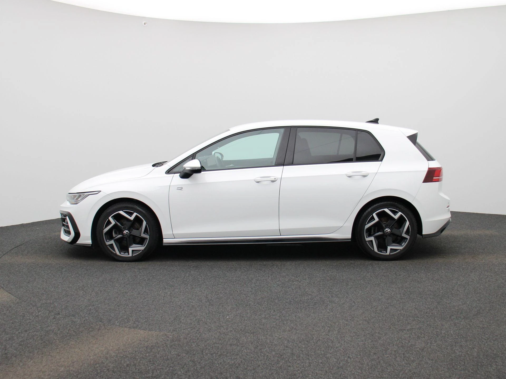 Volkswagen-Golf-image-3
