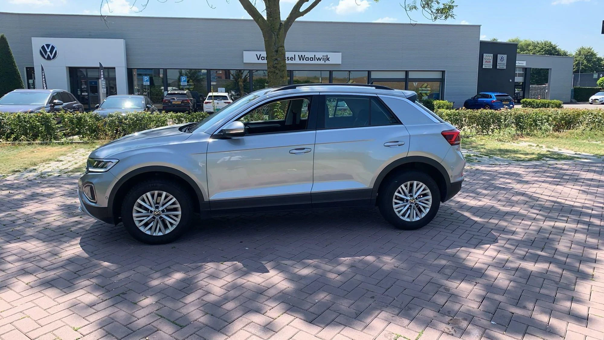 Volkswagen-T-Roc-image-1