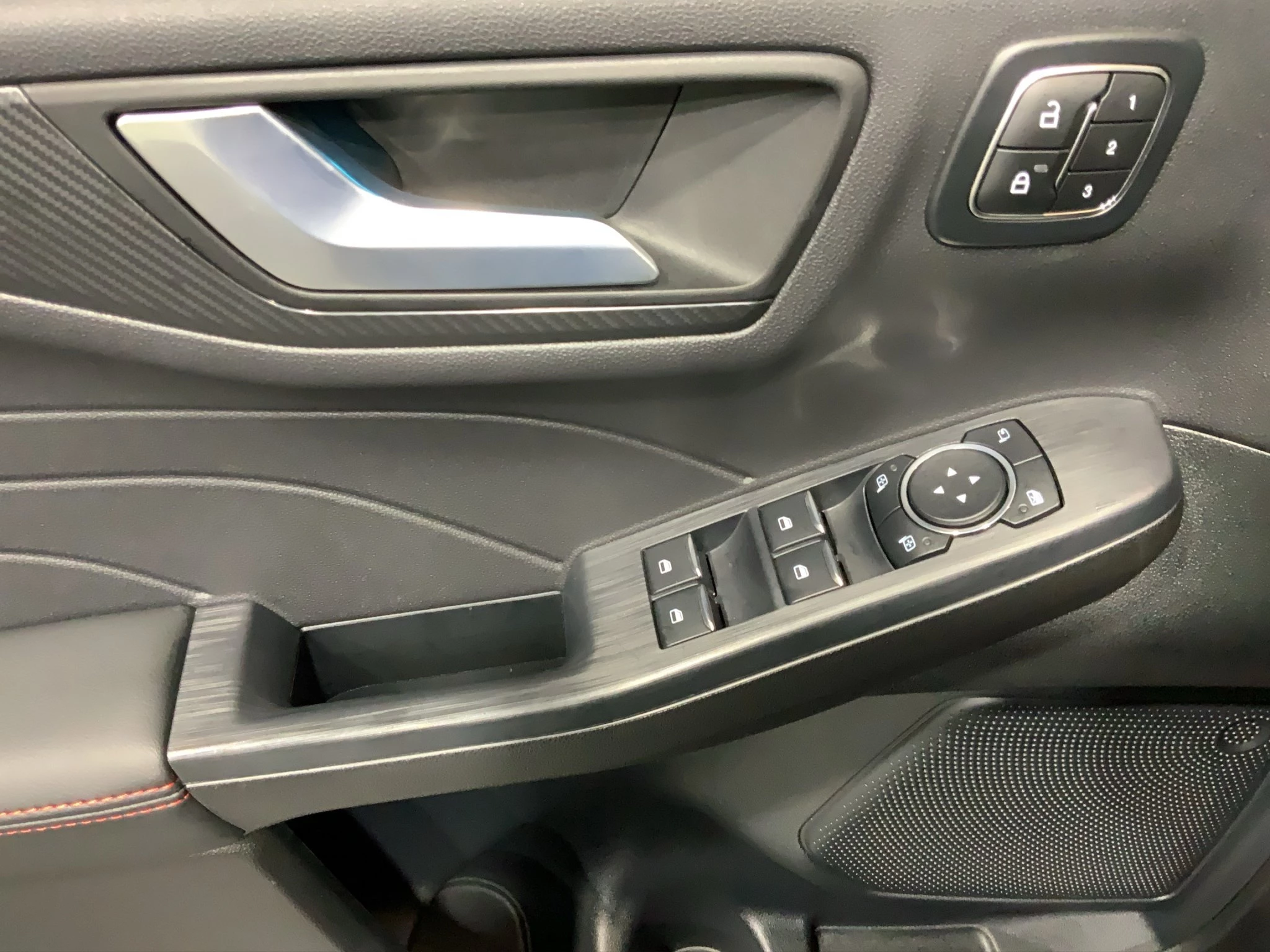 Ford Kuga ST-Line X Aut.*PANO*AHK*360GRAD*LED-MATRIX*NAVI*GRA*WINTER-PKT.