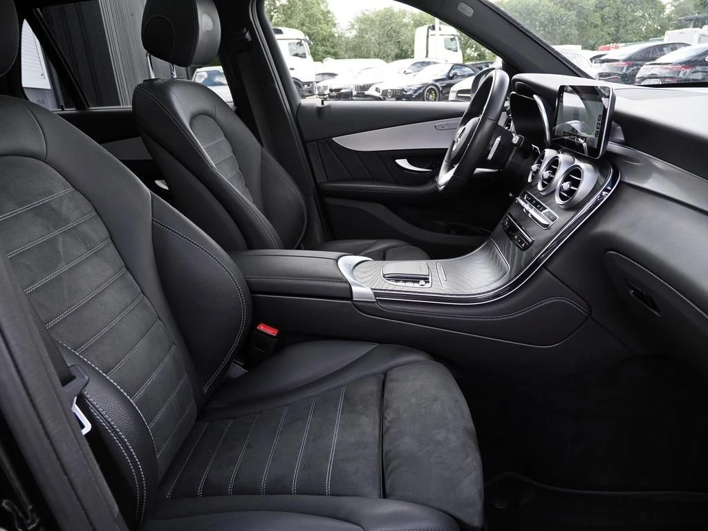 Mercedes-Benz-GLC 300 de-image-12