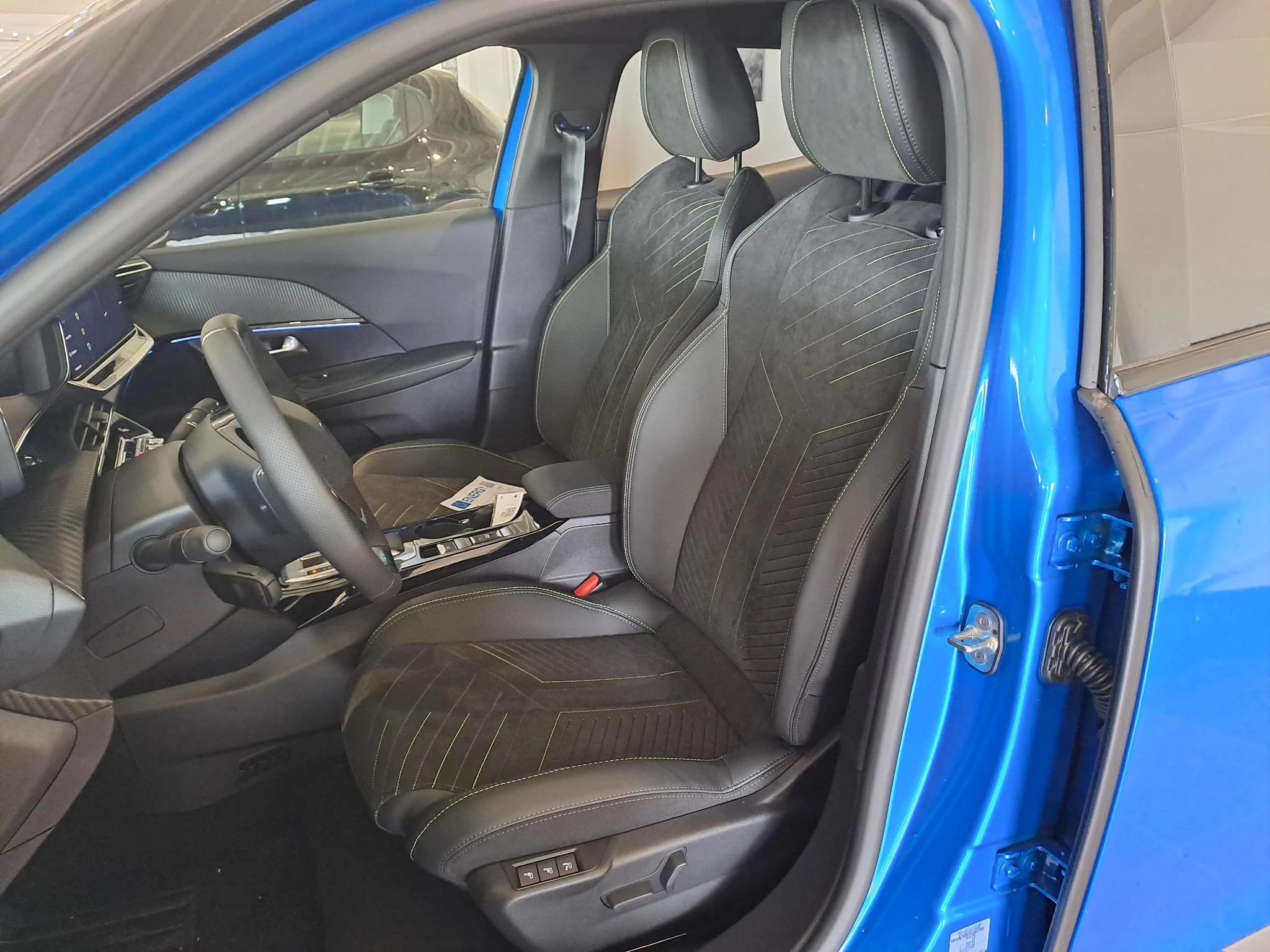 Peugeot-e-2008-image-9