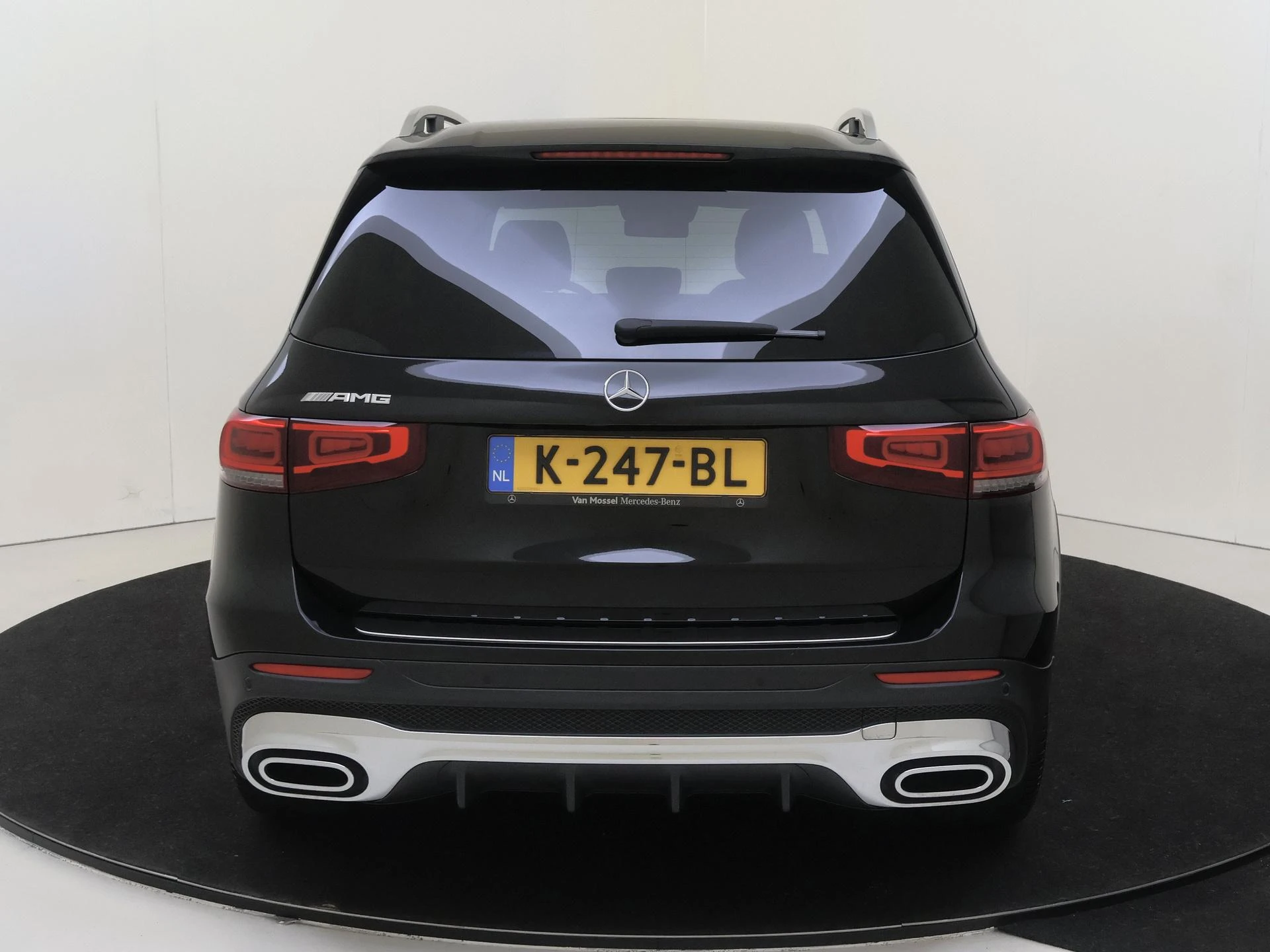 Mercedes-Benz-GLB-image-6