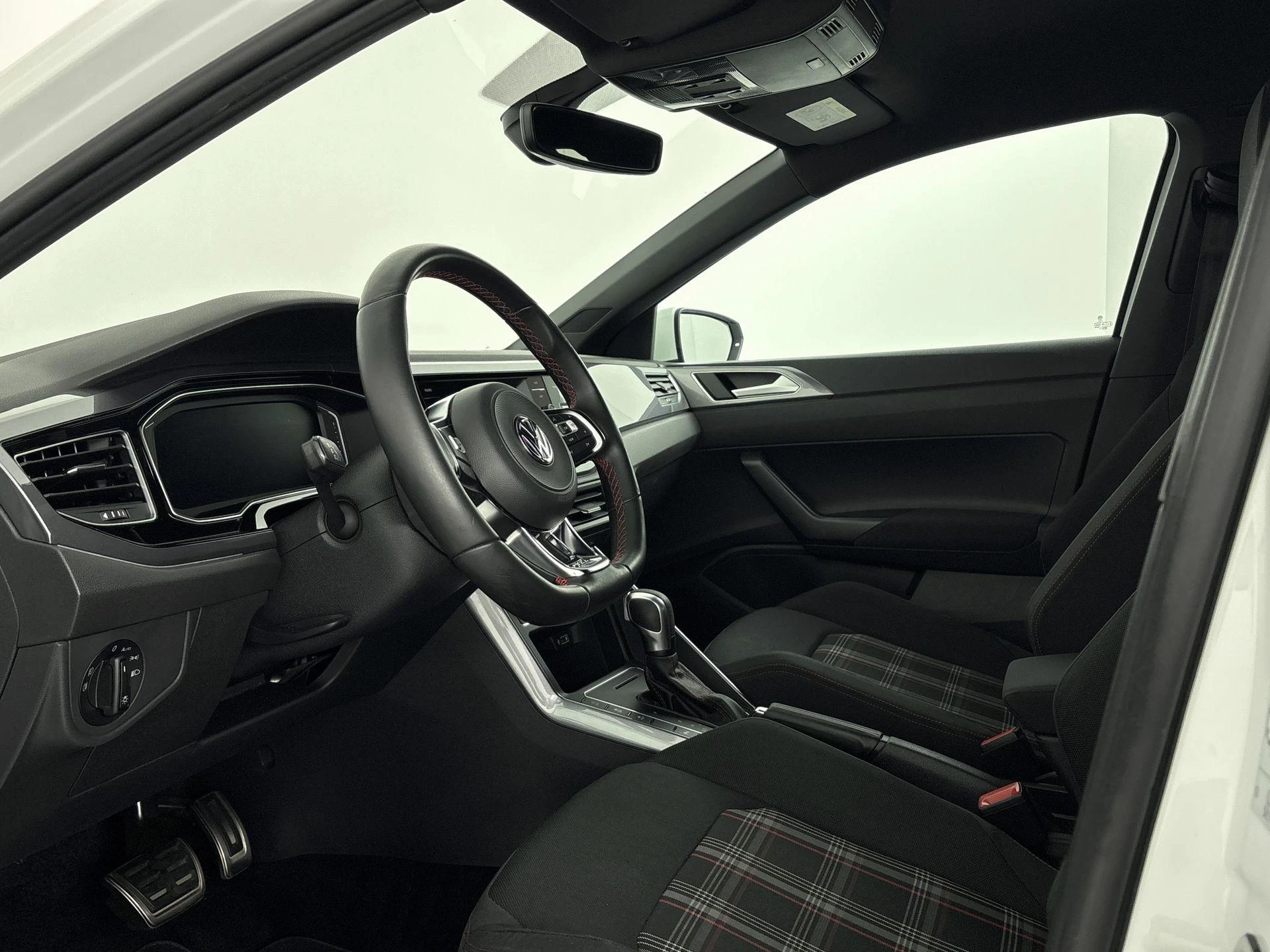 Volkswagen-Polo-image-15