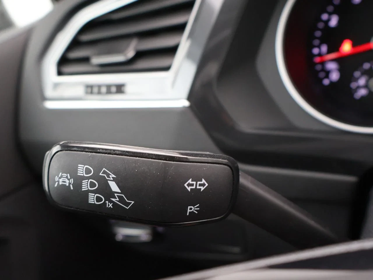 Volkswagen Tiguan Tiguan 1.4TSI 150PK *PANODAK*TREKHAAK*LEDER*PDC*ACC*NAVI*APP-CONNECT*MEMORY SEATS*...*
