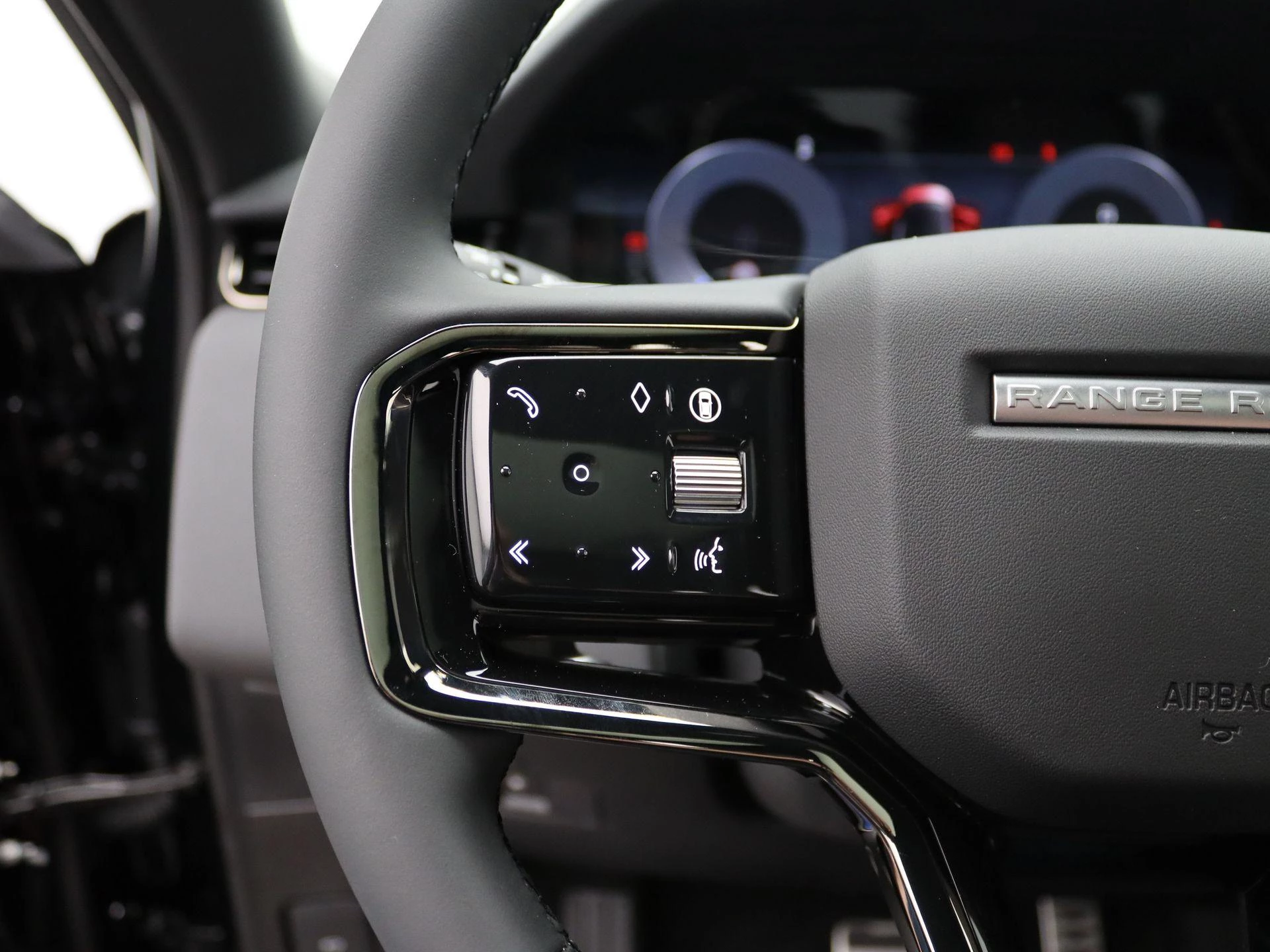 Land Rover-Range Rover Evoque-image-18