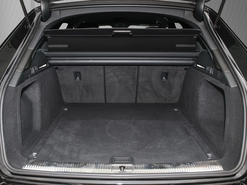 Audi A4 Avant 40 TFSI S line competition + Matrix