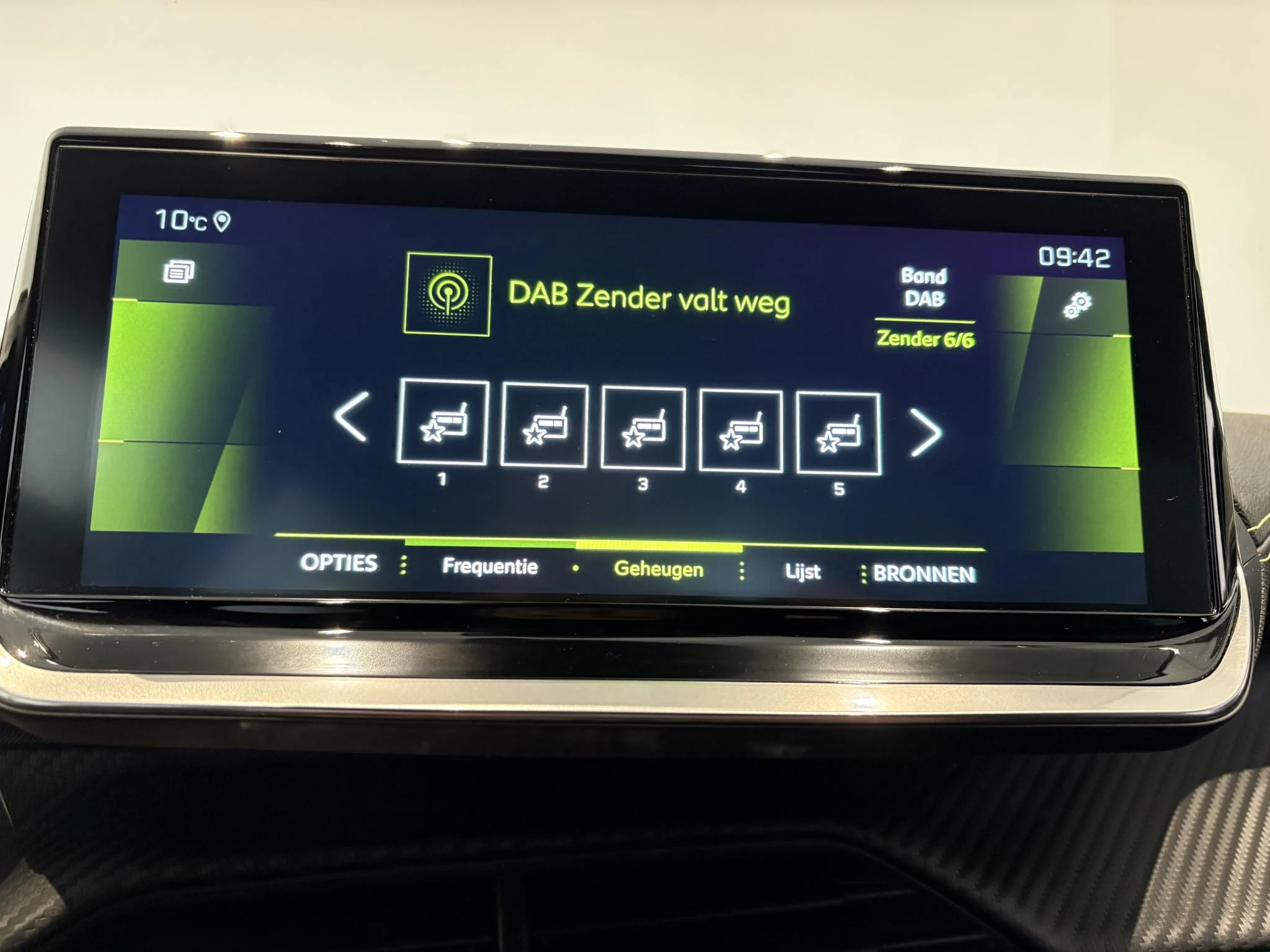 Peugeot-208-image-23