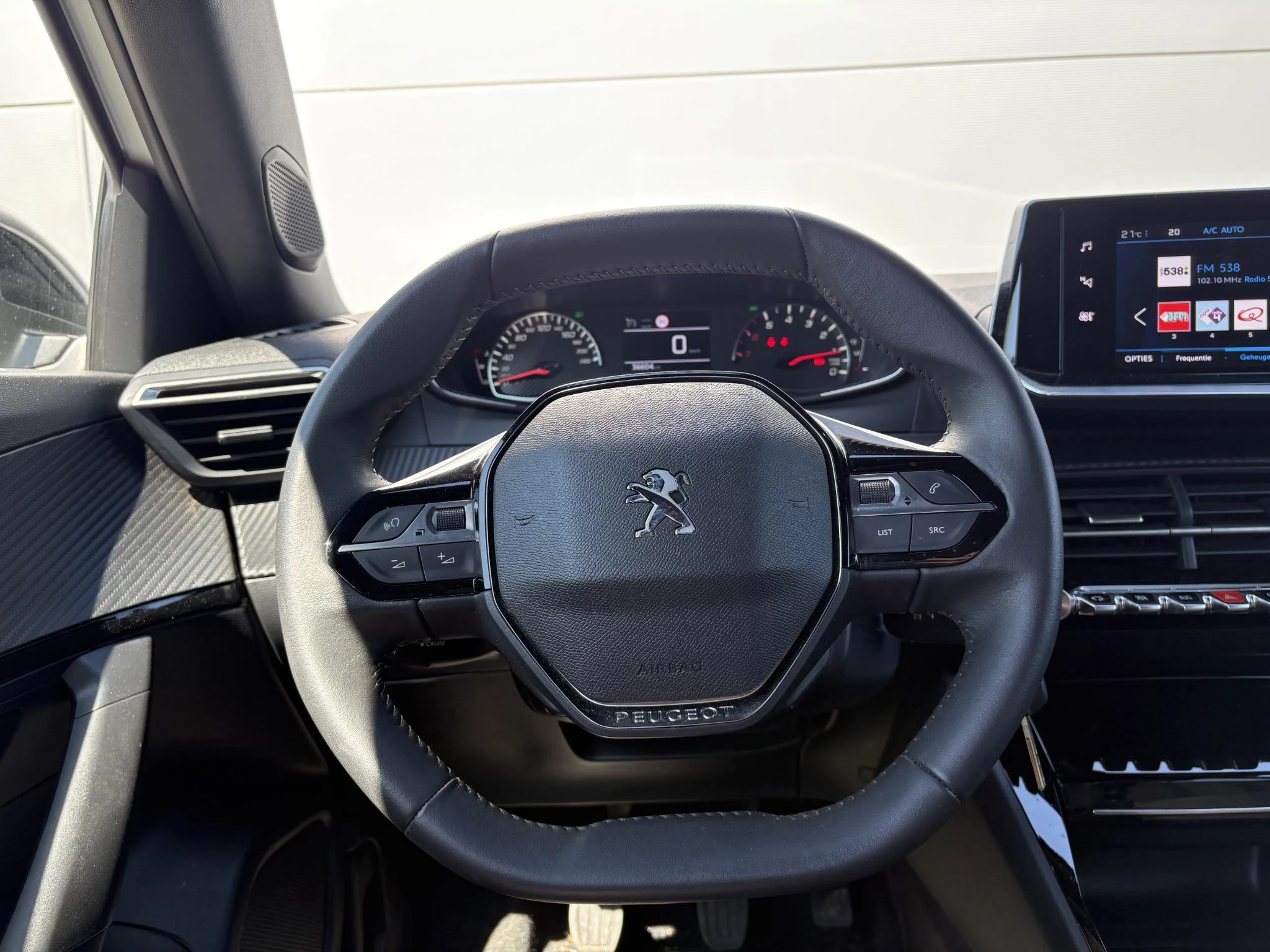 Peugeot-2008-image-10
