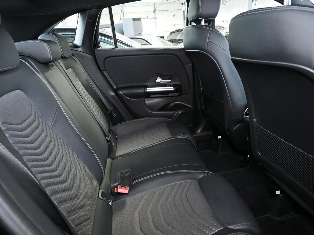 Mercedes-Benz-GLA 200-image-13