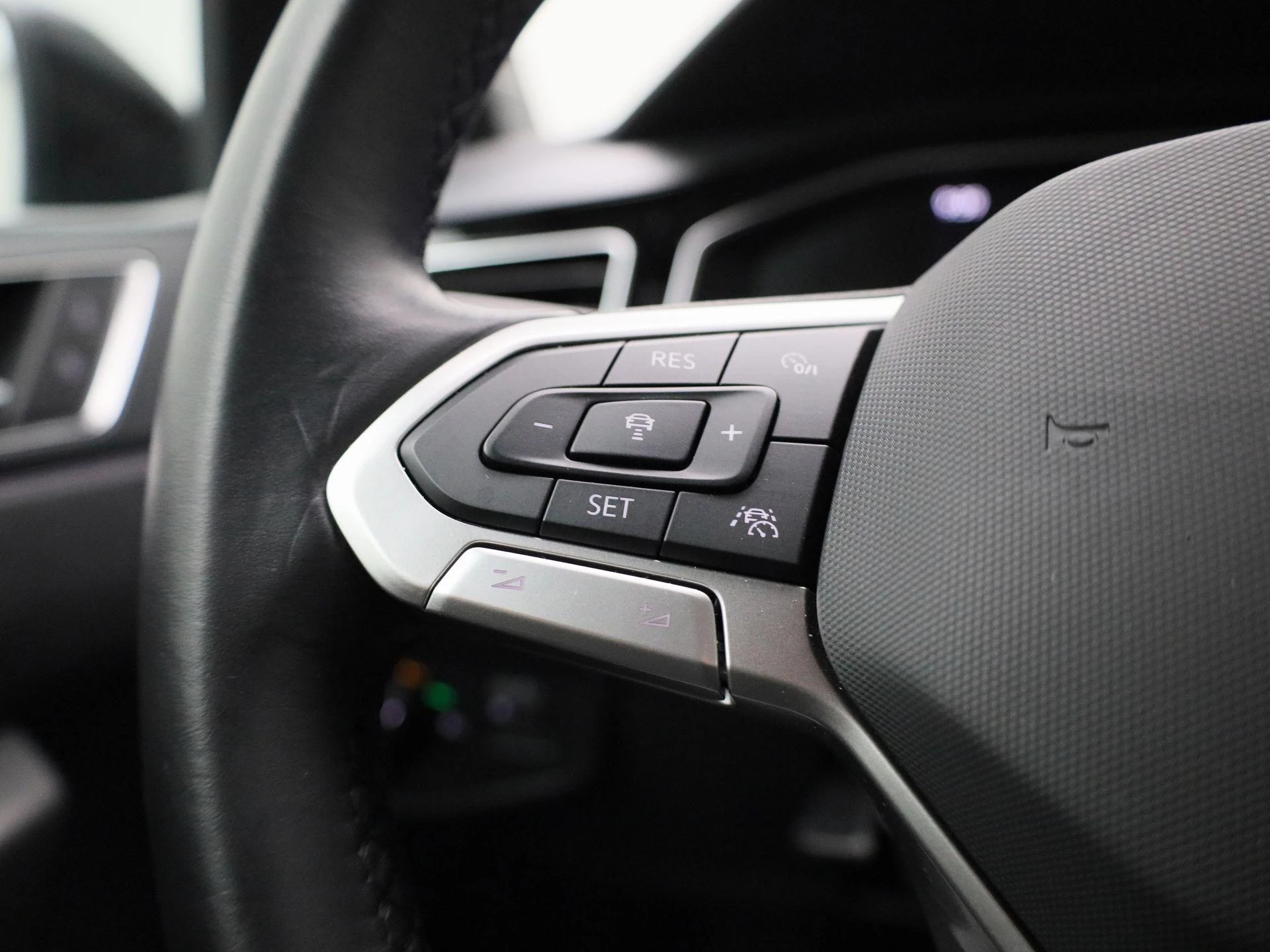 Volkswagen-Polo-image-17