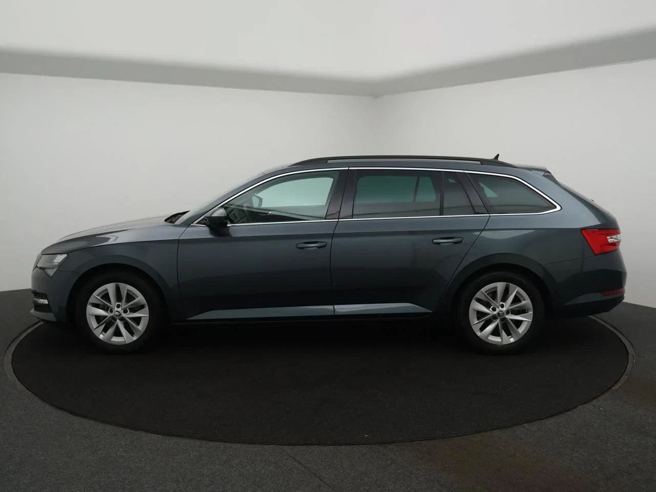 Škoda Superb Combi 1.5TSI 150PK ACT *AUTOMAAT*NAVI*CRUISE*LED*PDC*APP CONNECT*BLTH*ZETELVERWARMING*