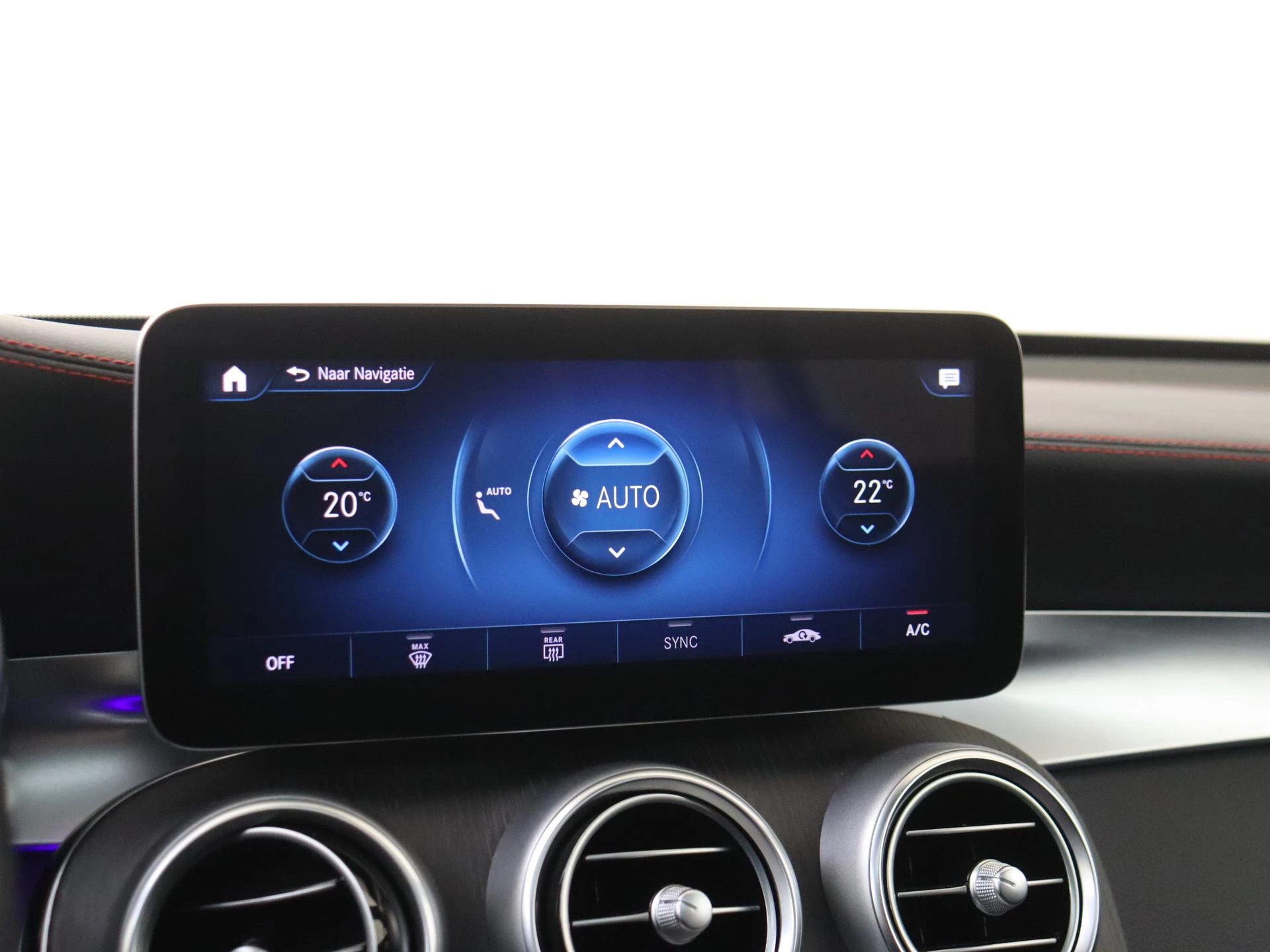 Mercedes-Benz-GLC-image-25