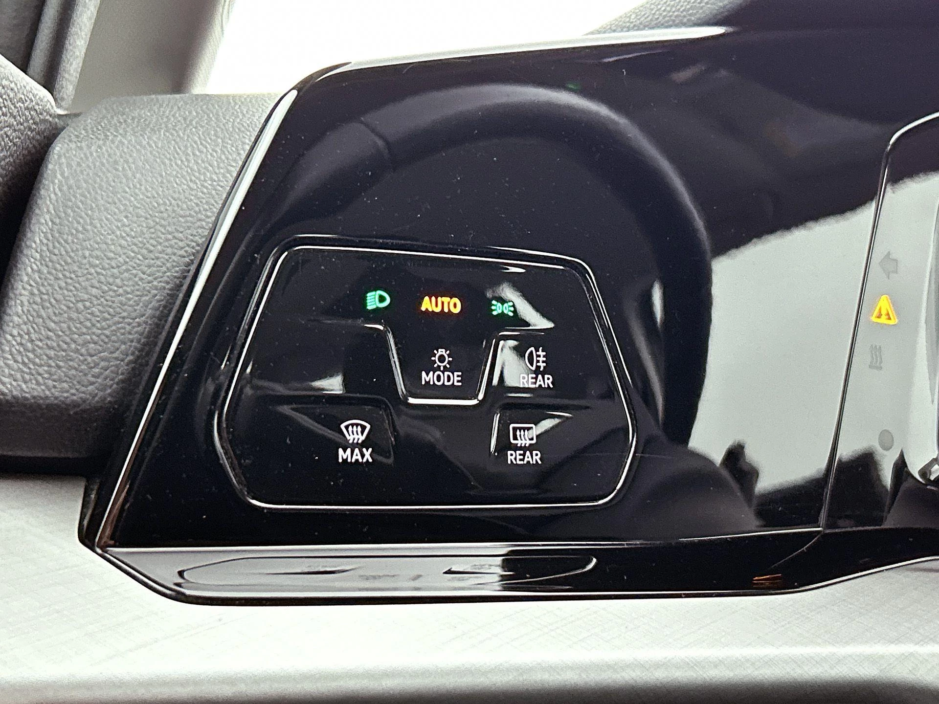 Volkswagen-Golf-image-22