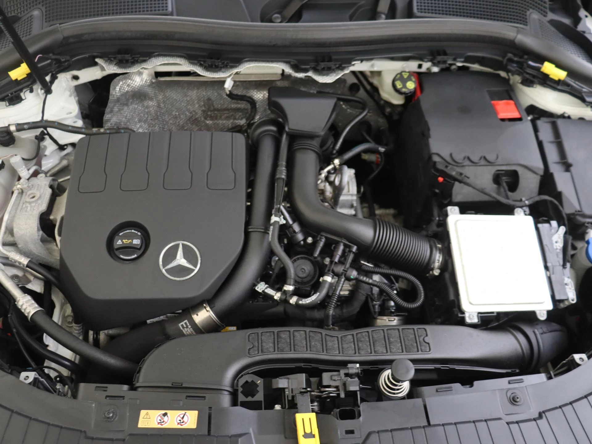 Mercedes-Benz-GLA-image-4
