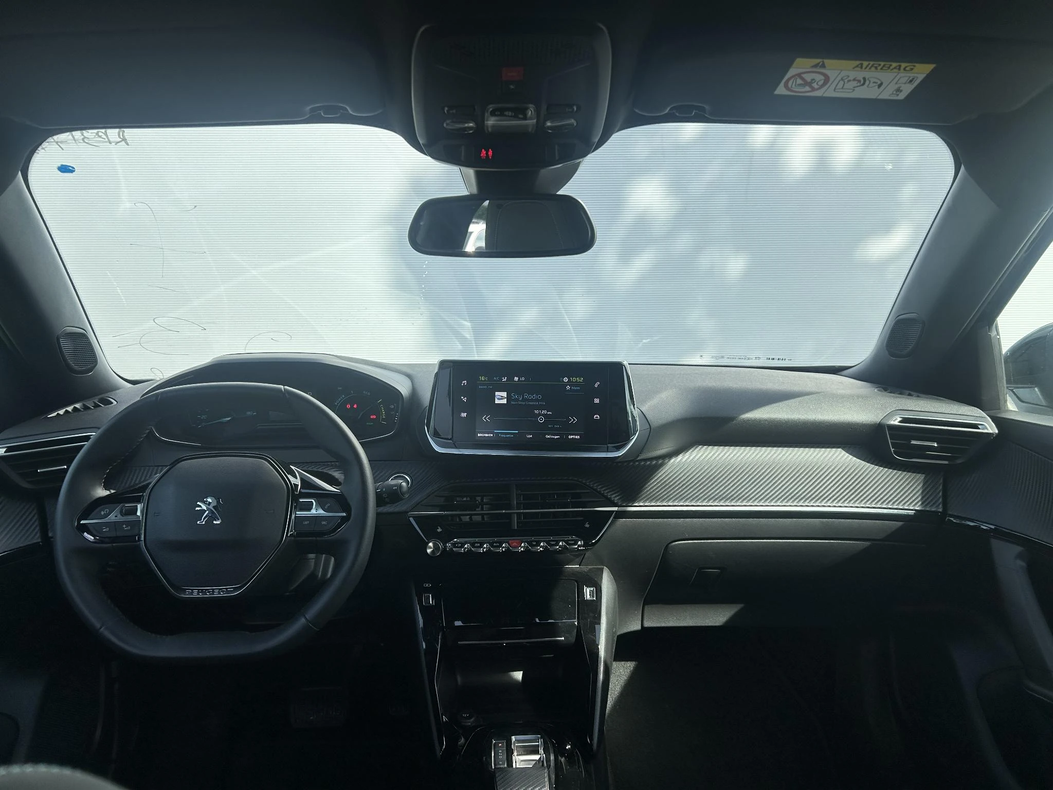 Peugeot-e-2008-image-9