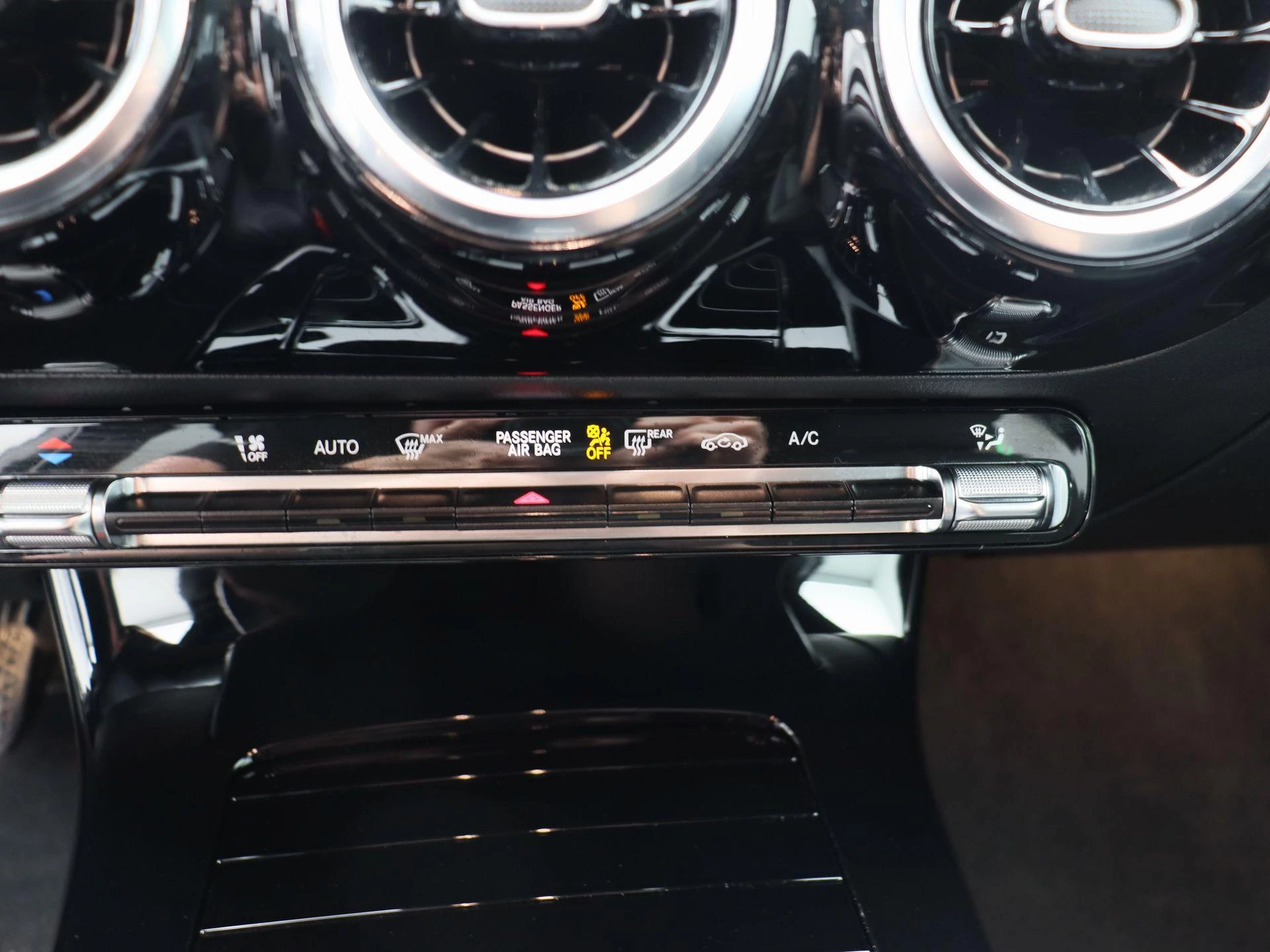 Mercedes-Benz Classe A 180 Business Line + CARPLAY + LED + CAMERA +