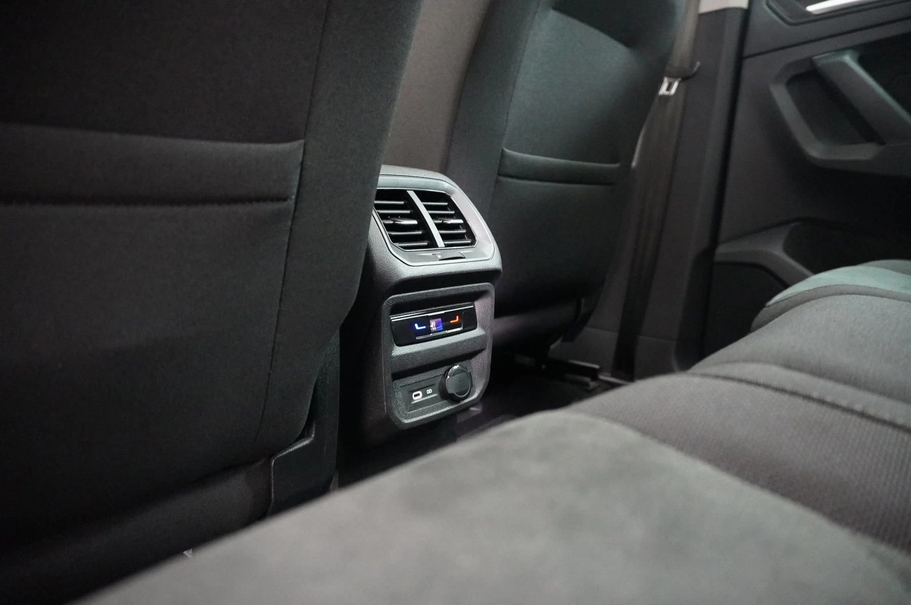 Volkswagen-Tiguan-image-14