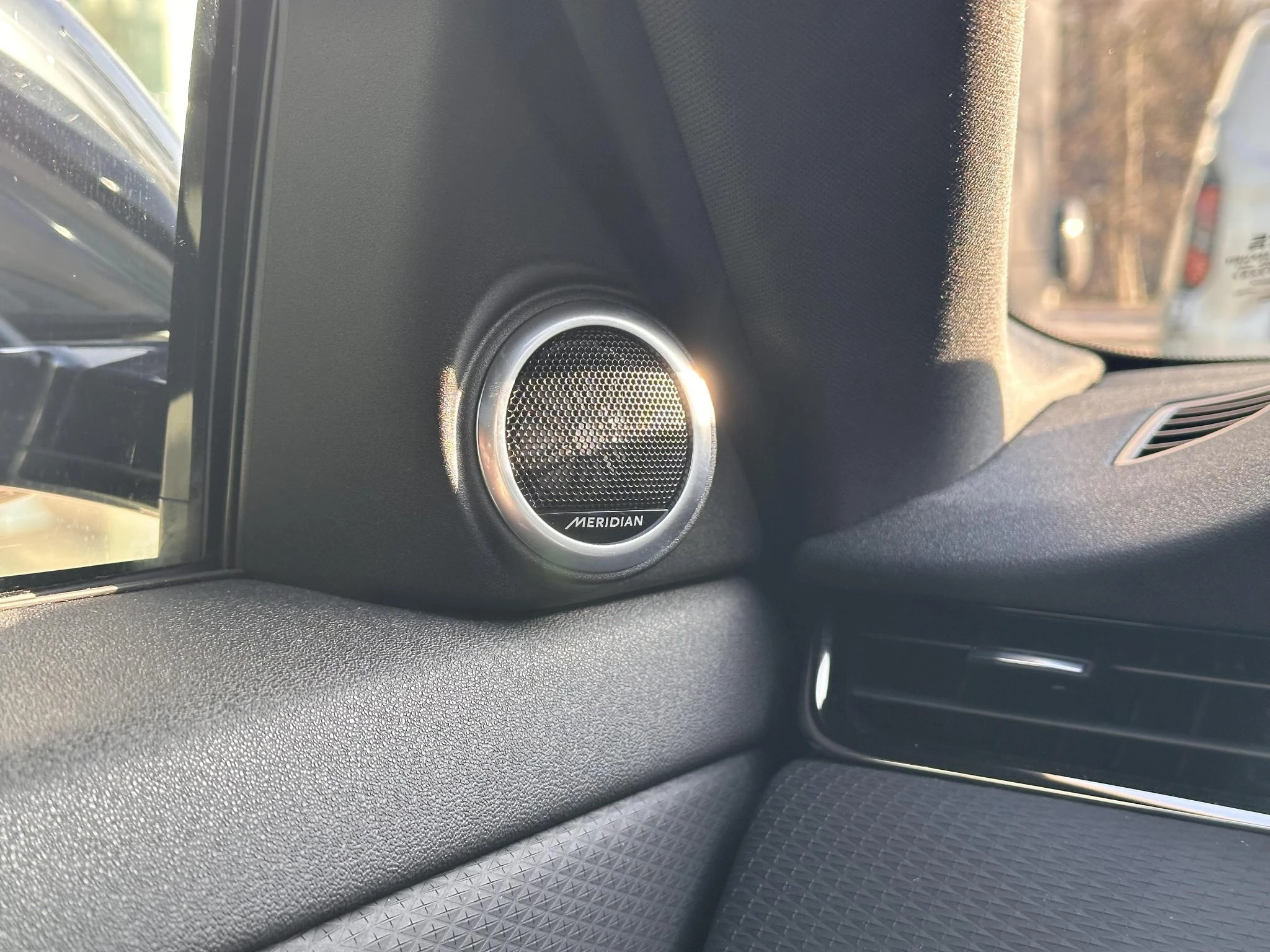 Land Rover-Range Rover Evoque-image-23