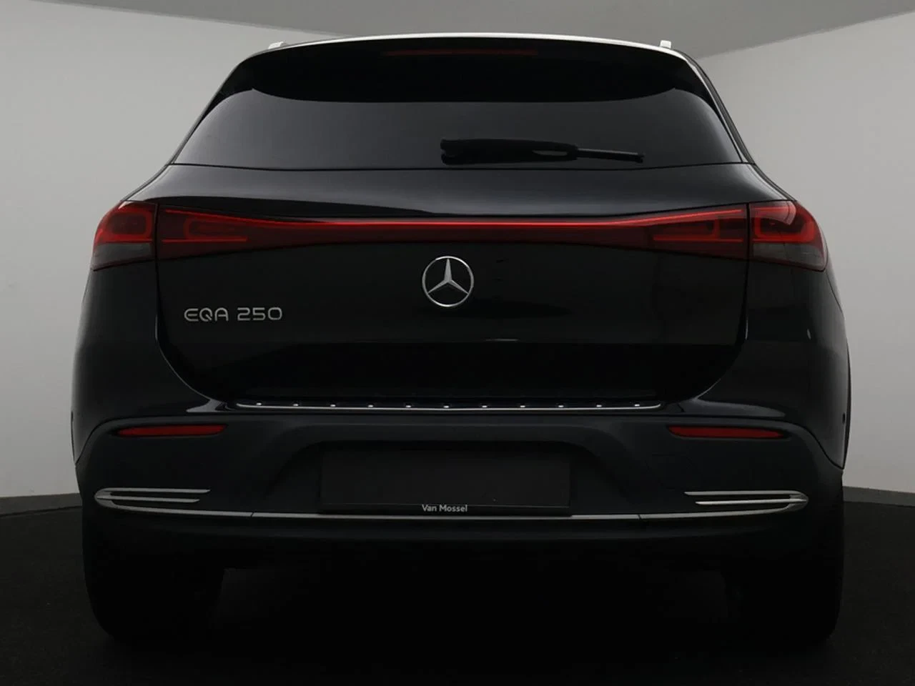 Mercedes-Benz-EQA-image-24