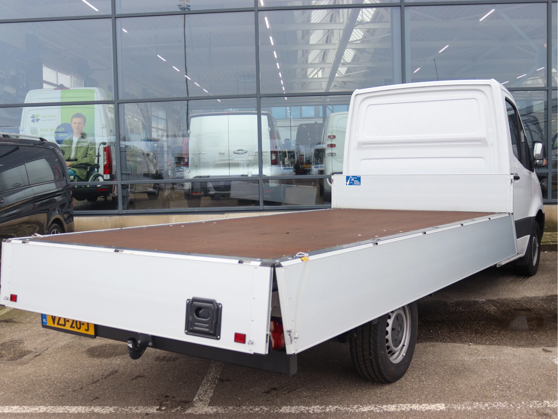 Mercedes-Benz-Sprinter-image-2