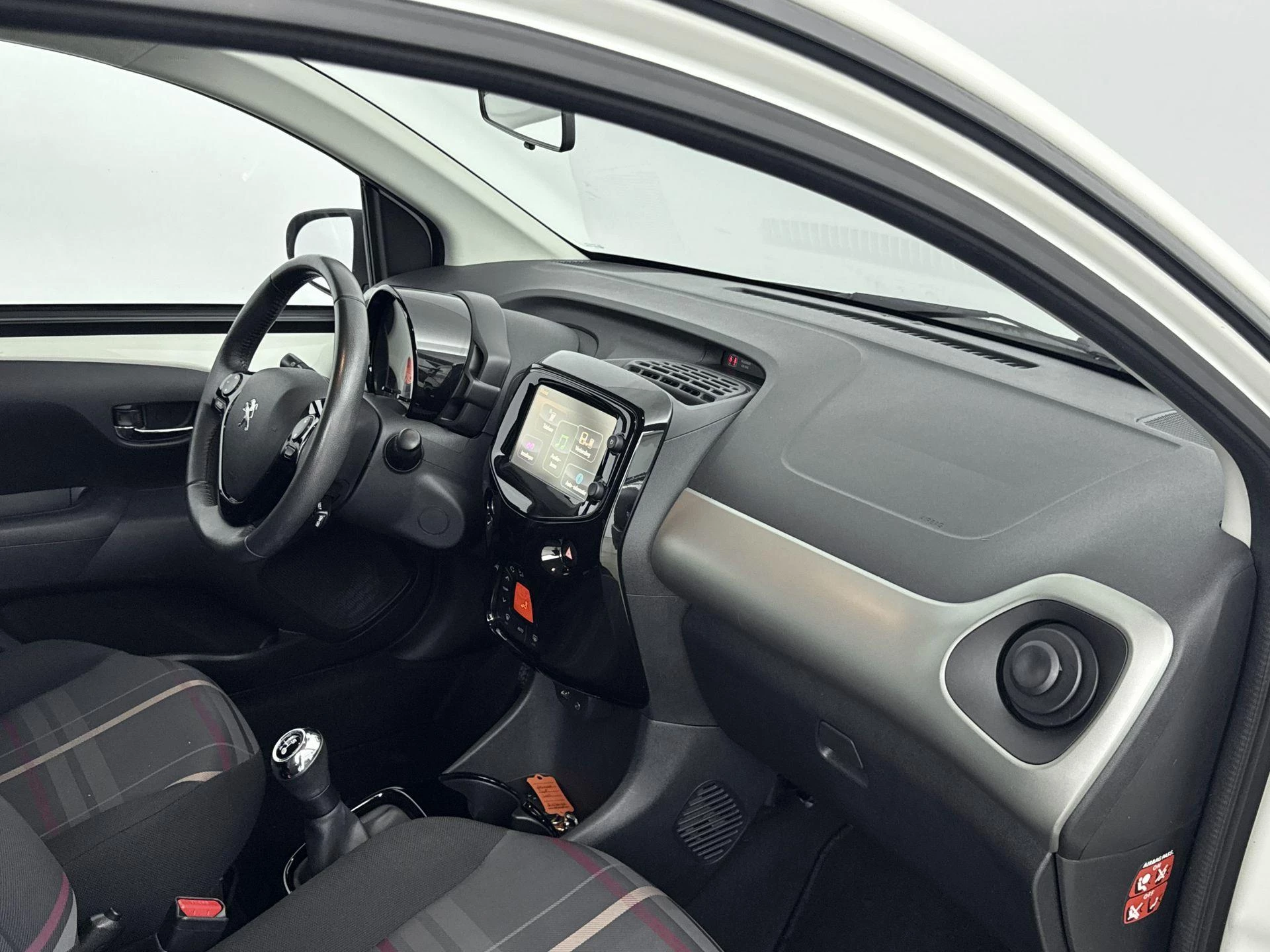 Peugeot 108 1.0 e-VTi Première 69PK