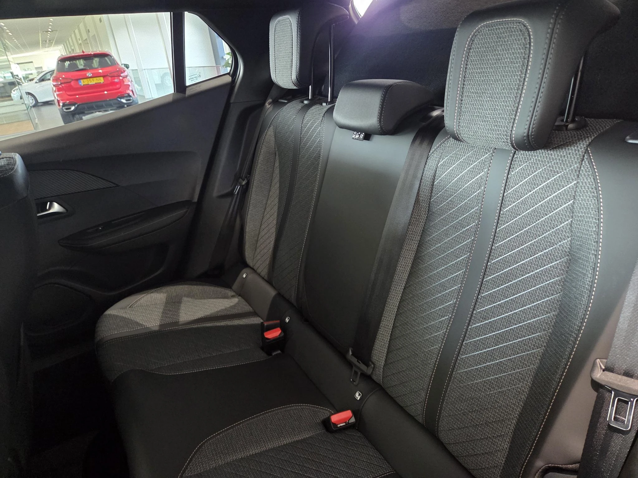 Peugeot 2008 1.2 Hybrid 136 Allure