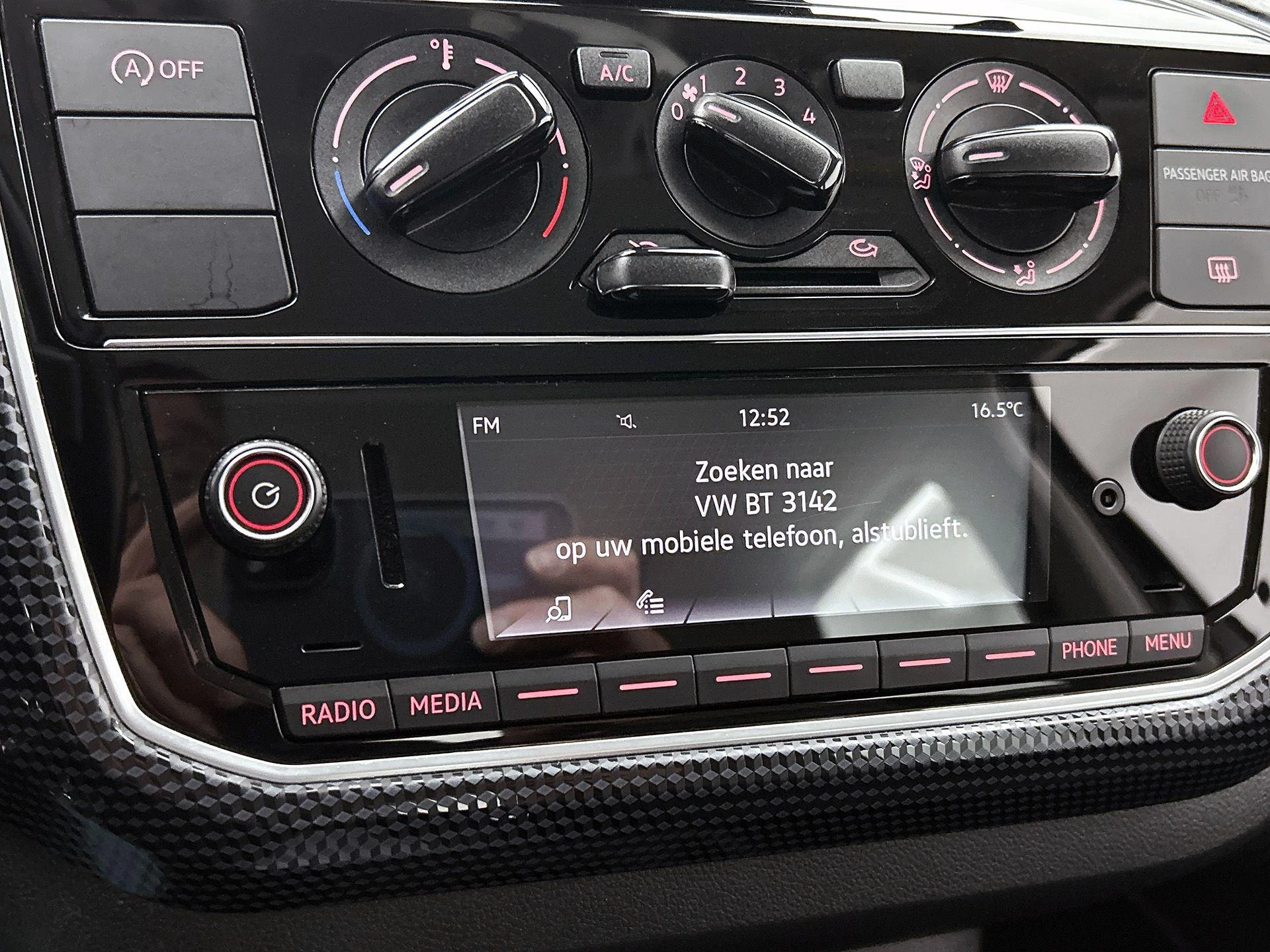Volkswagen-up!-image-12