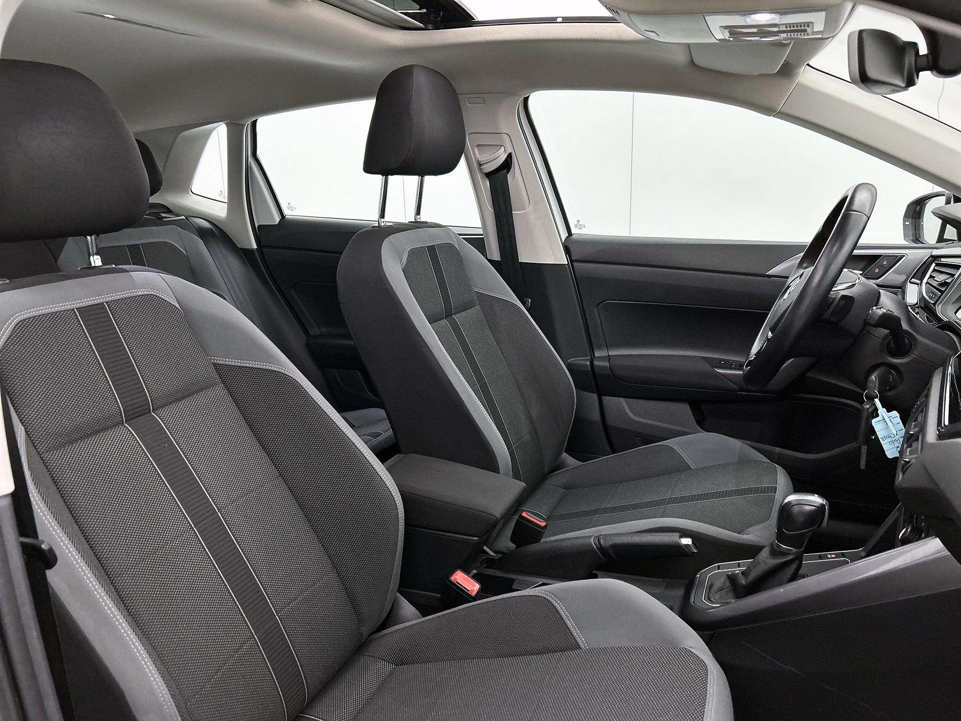 Volkswagen-Polo-image-33