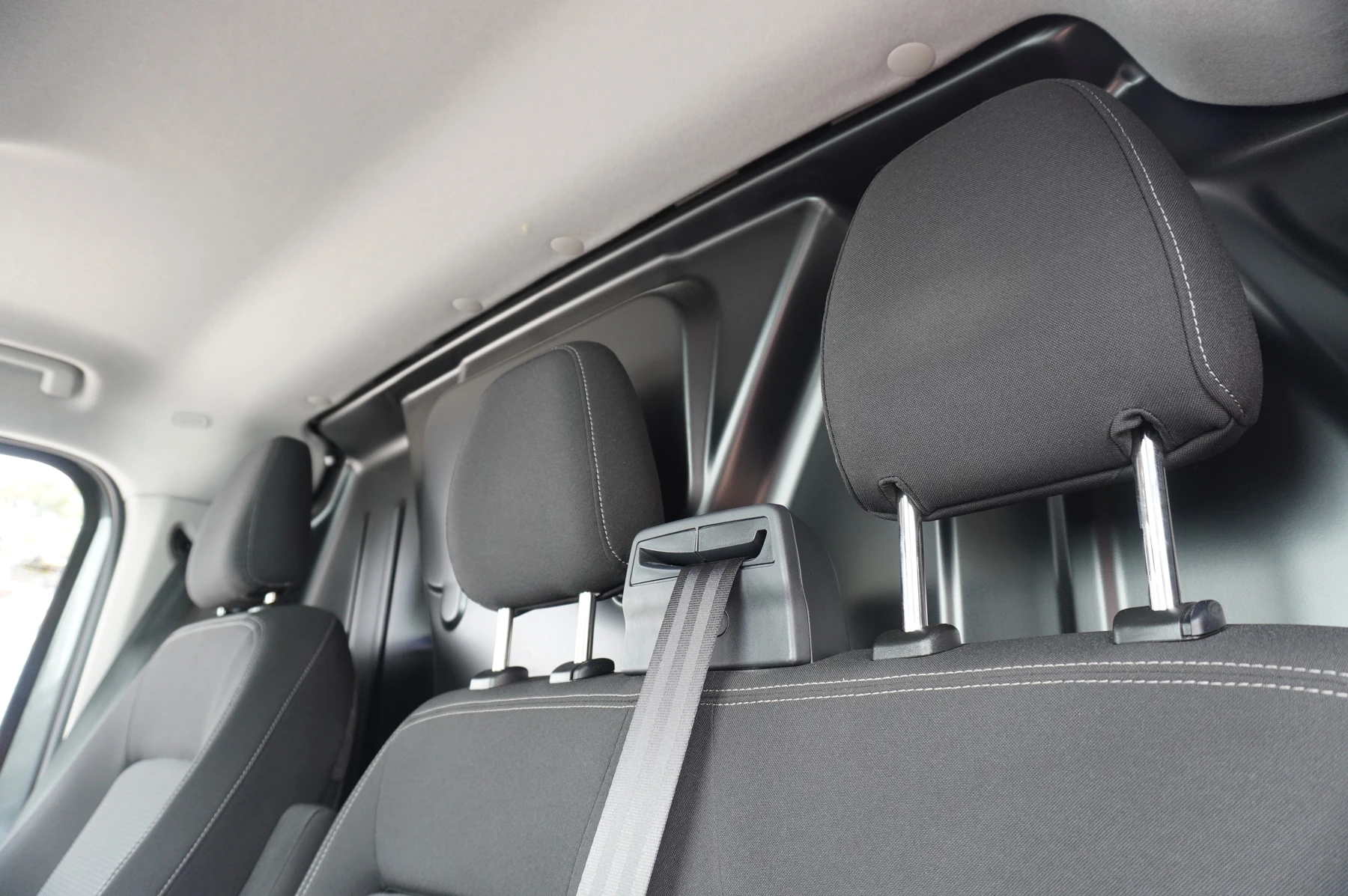 Volkswagen-Transporter-image-8