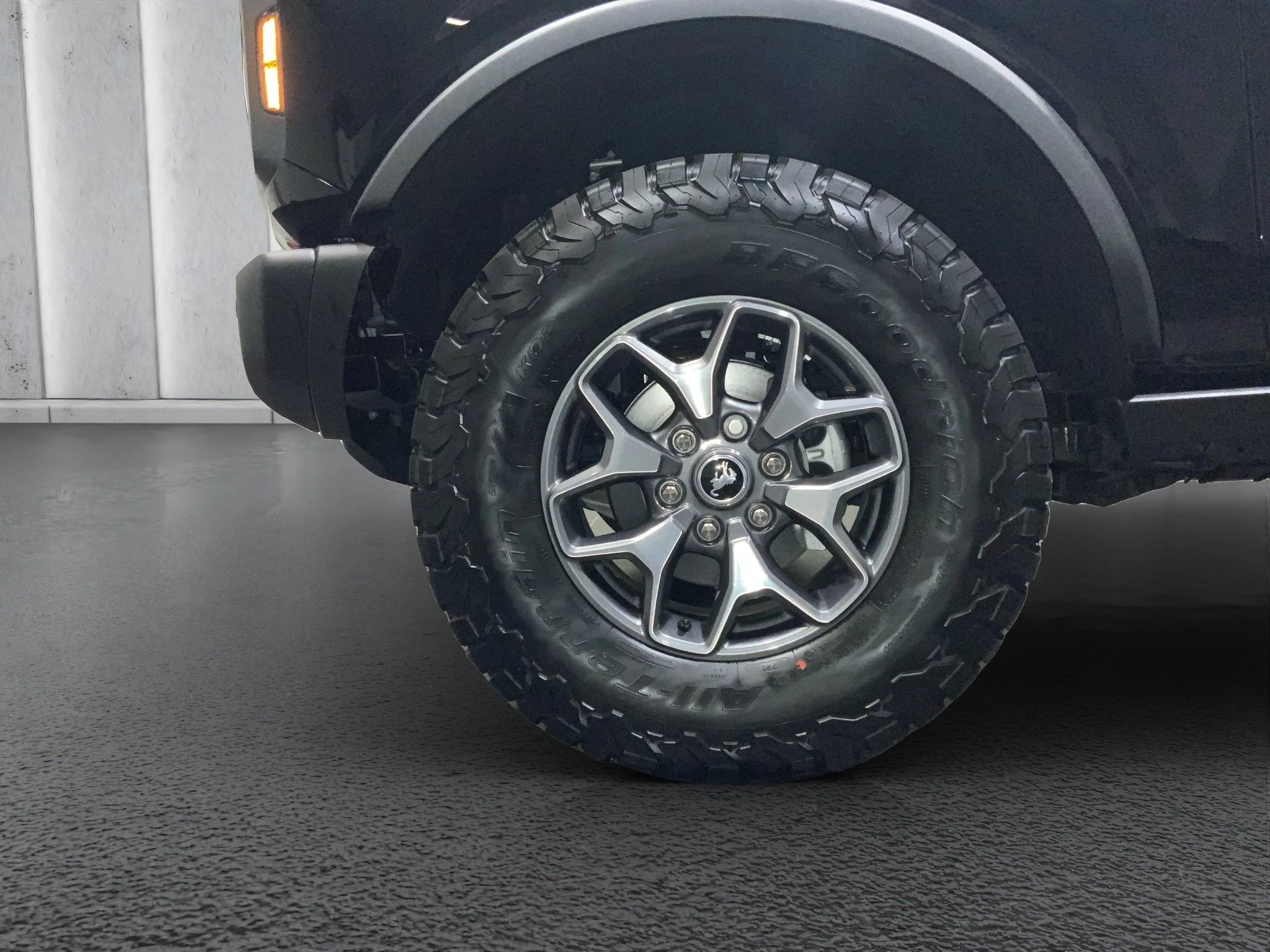 Ford Bronco Badlands 5-Türer 2.7 l EcoBoost V6. 10-Gang-Automatik. Allrad e-4WD MJ 2023.25