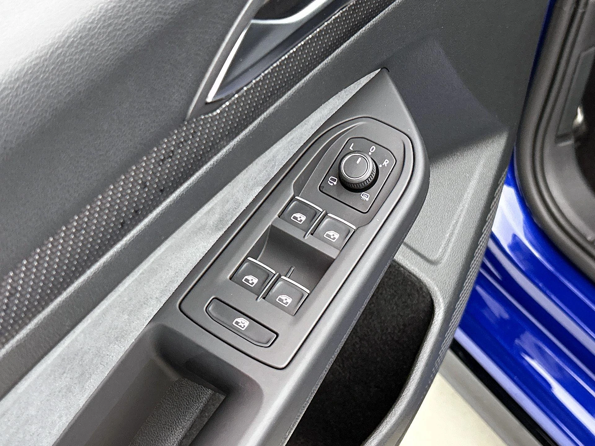 Volkswagen-Golf-image-32
