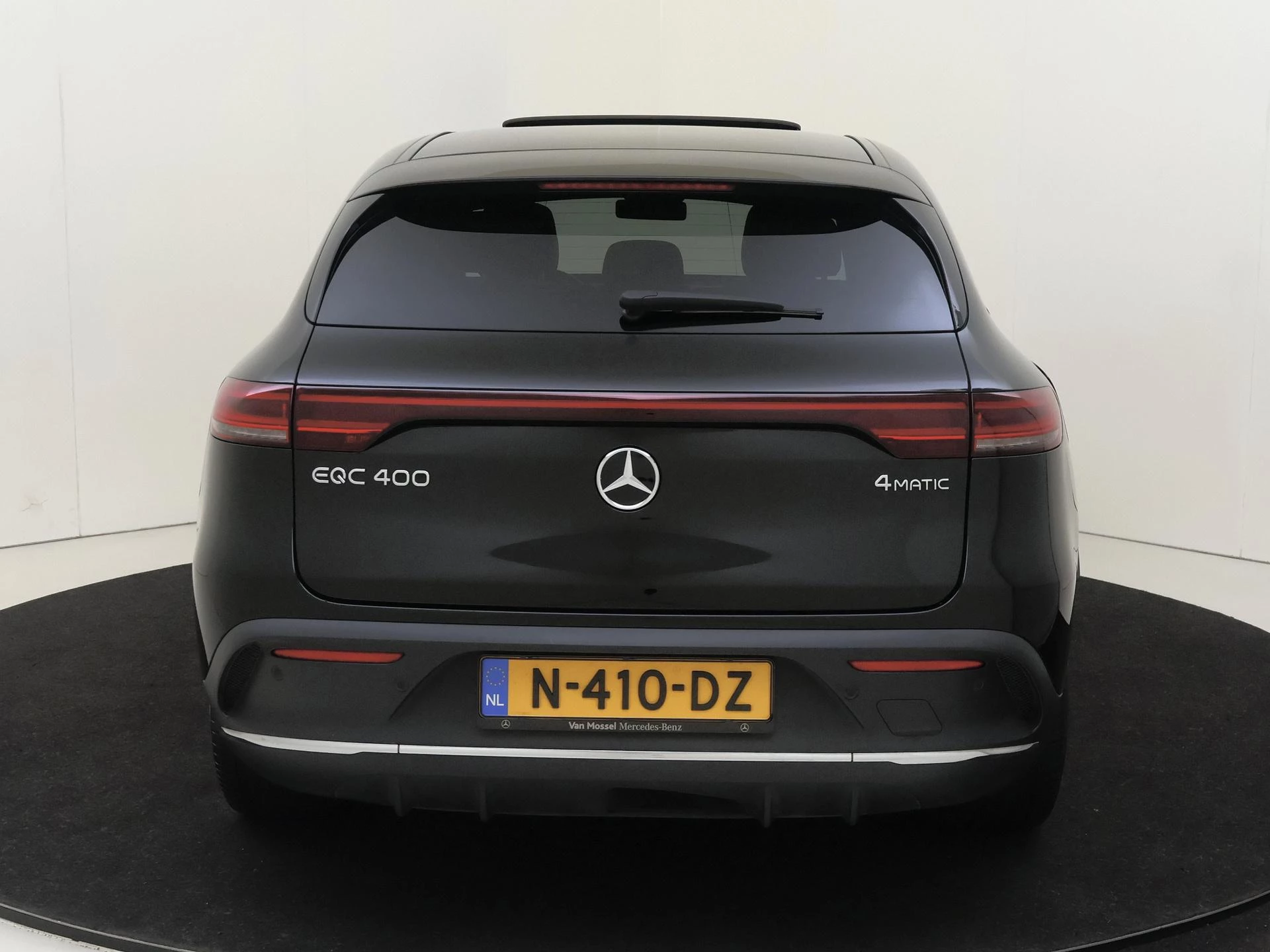 Mercedes-Benz-EQC-image-7