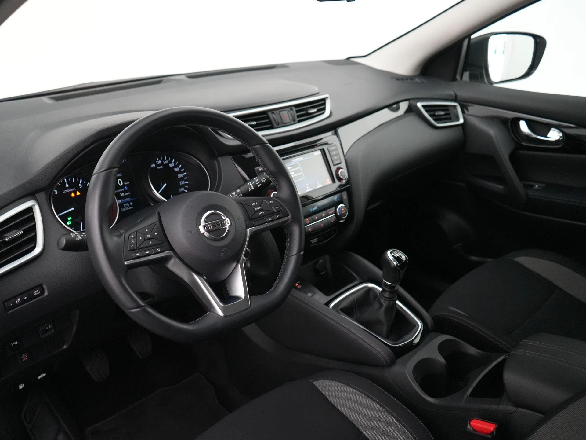 Nissan-QASHQAI-image-28