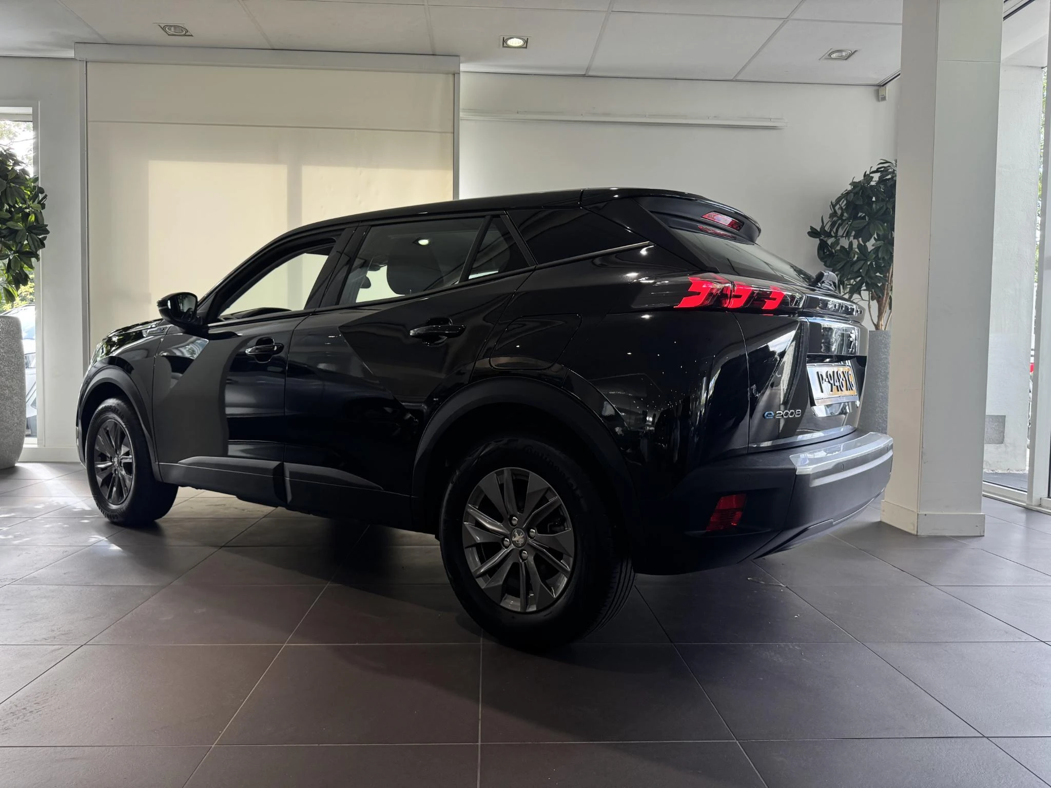 Peugeot-e-2008-image-5