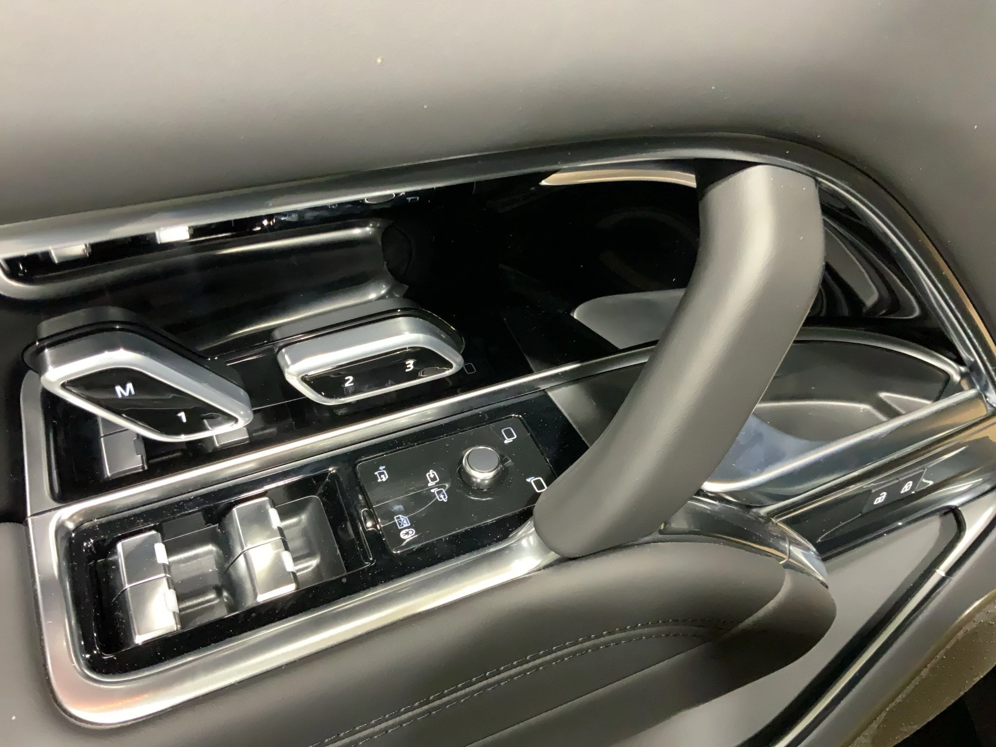 Land Rover-Range Rover-image-15