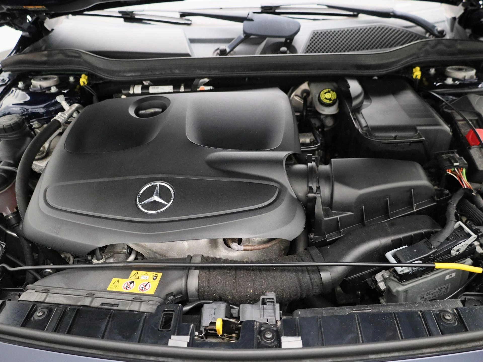 Mercedes-Benz-GLA-image-32