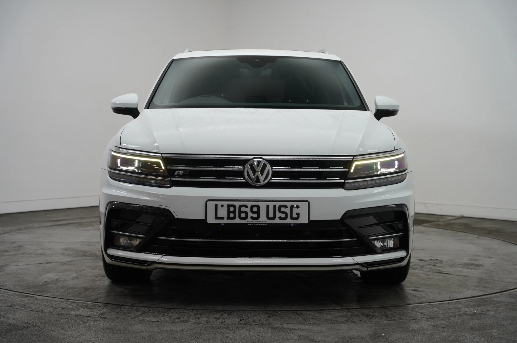 Volkswagen-Tiguan-image-6