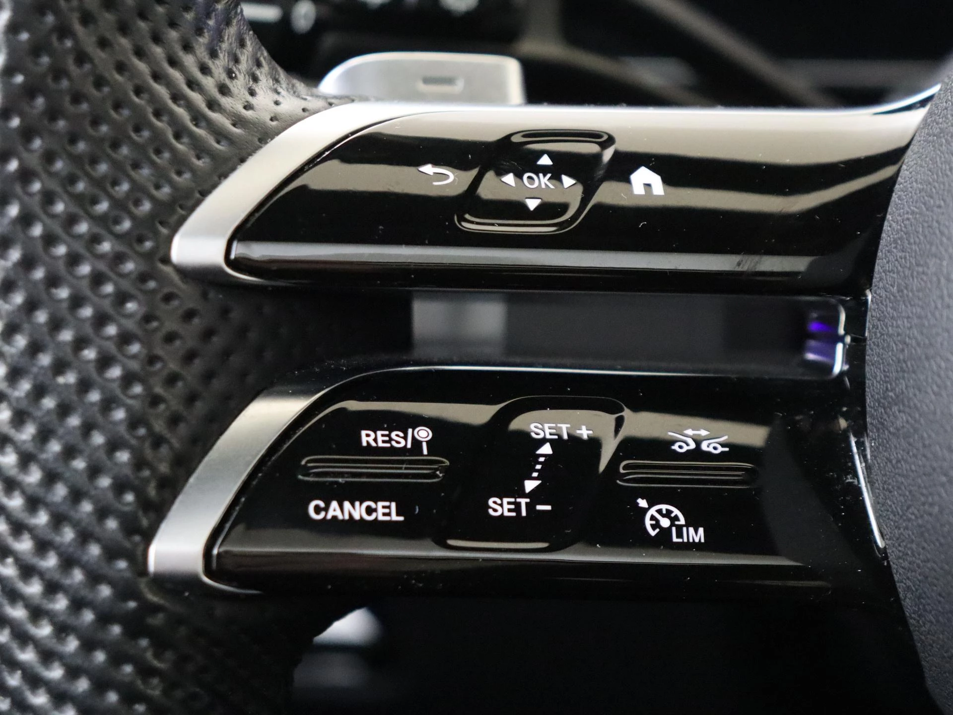 Mercedes-Benz-GLC-image-15