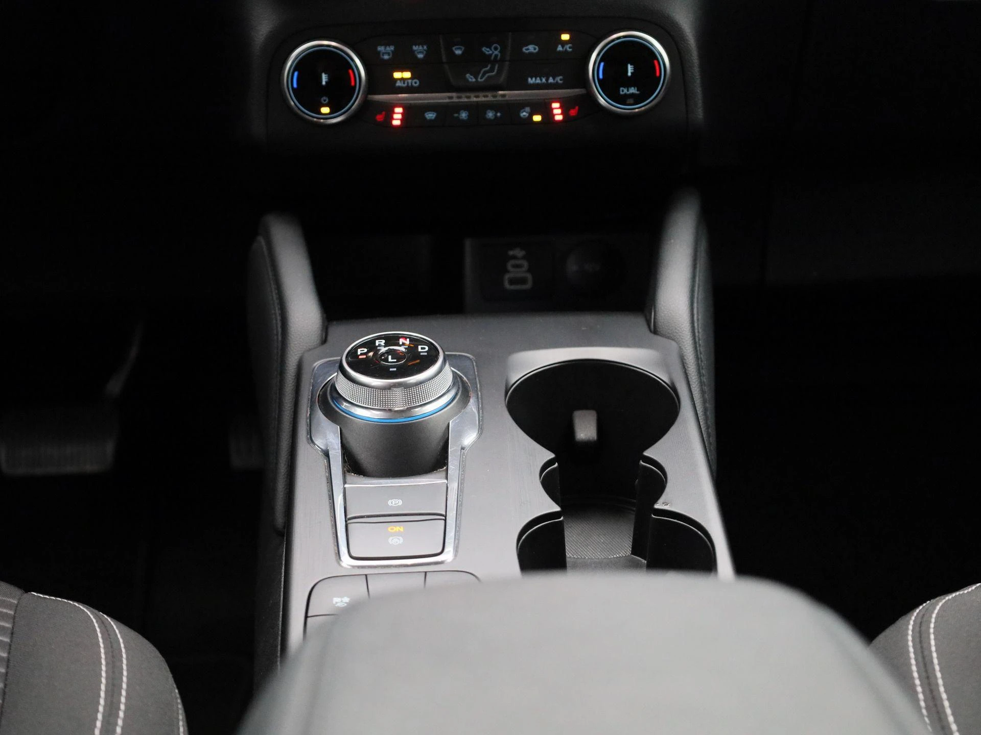 Ford Kuga 2.5i FHEV Aut. 140kW Titanium