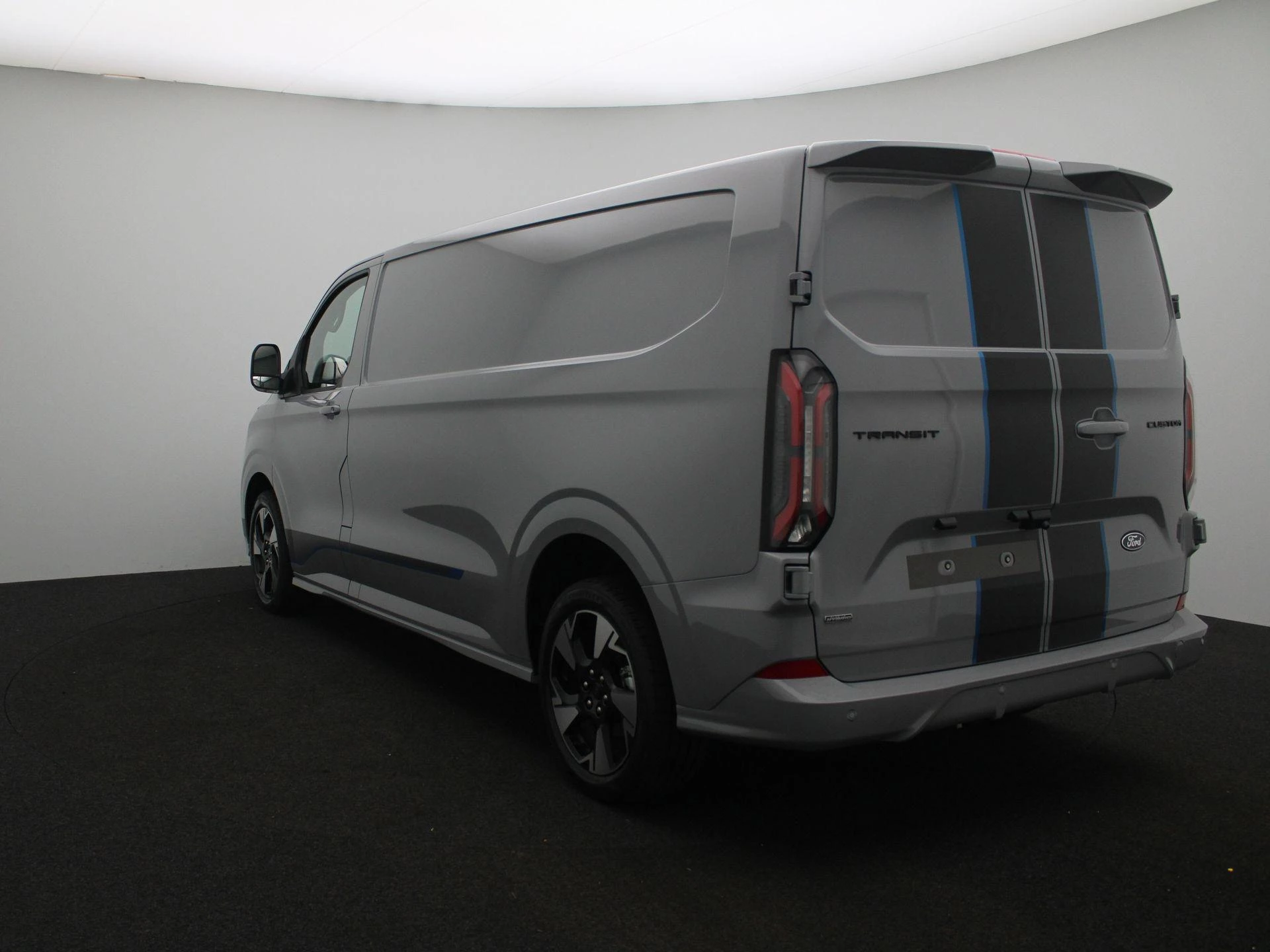 Ford-Transit Custom-image-1