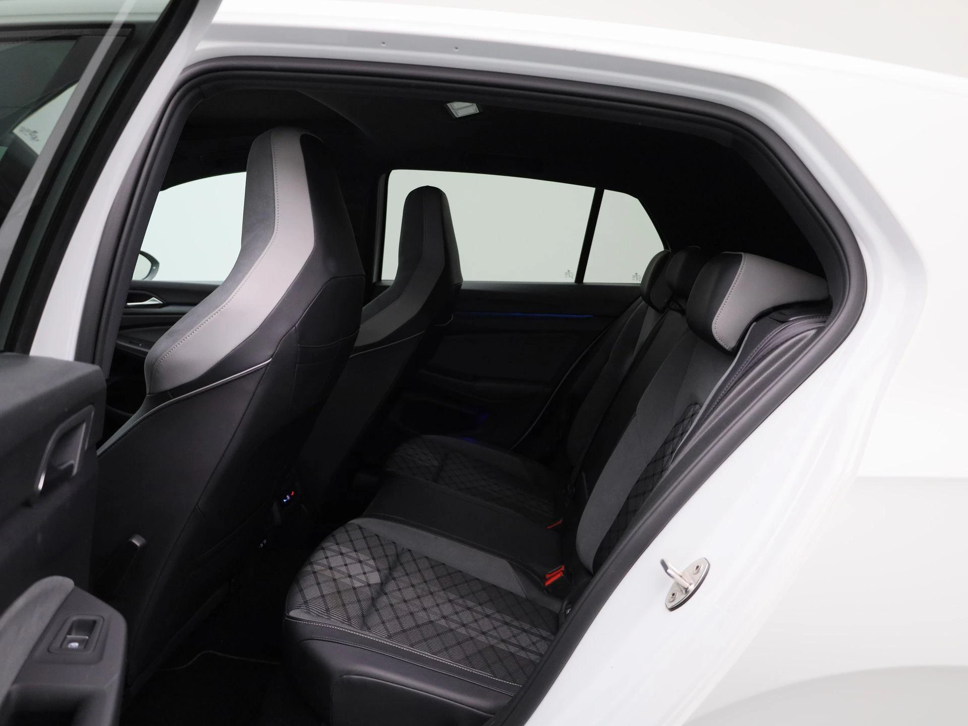Volkswagen-Golf-image-9