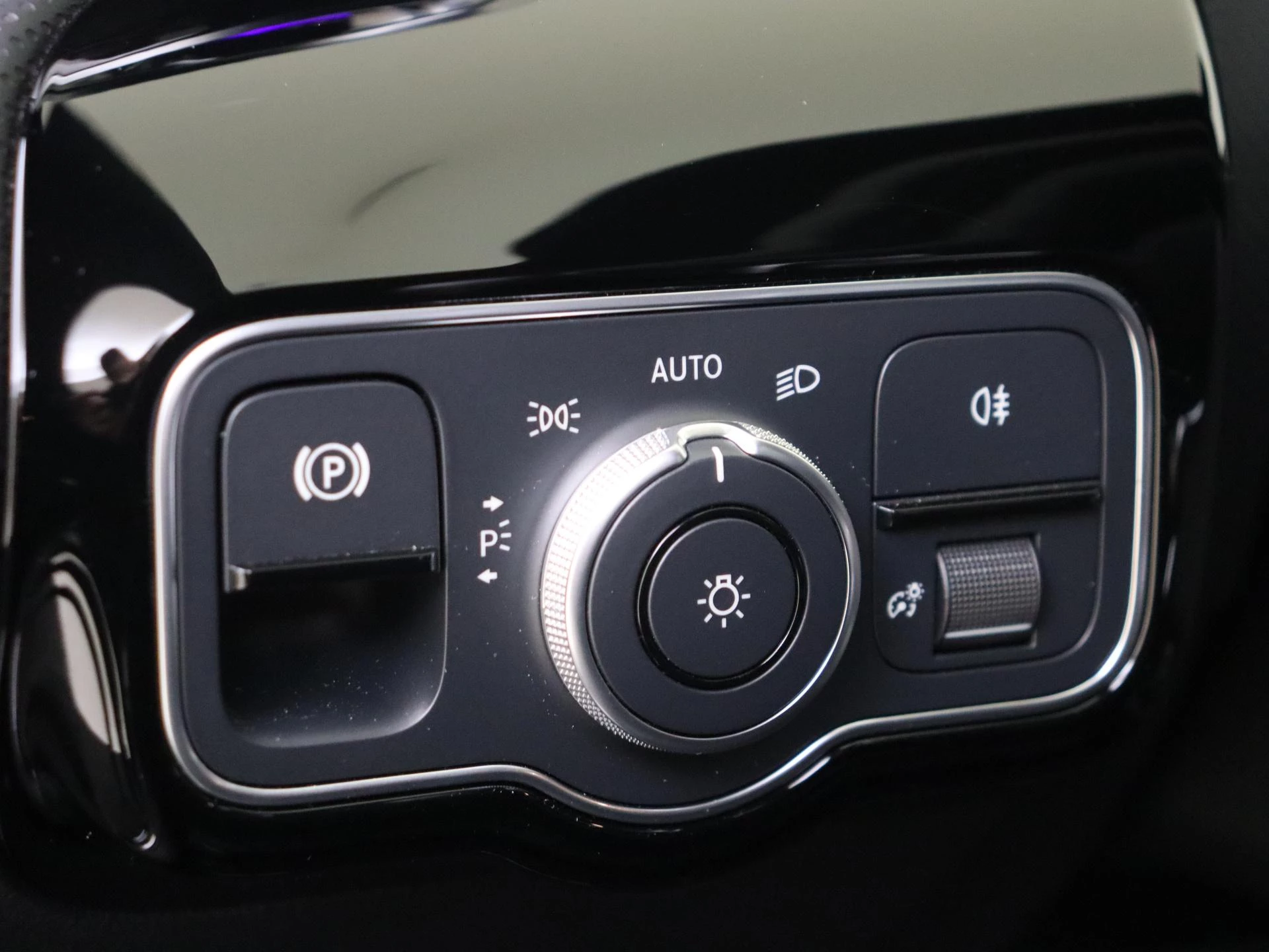 Mercedes-Benz-CLA-image-28