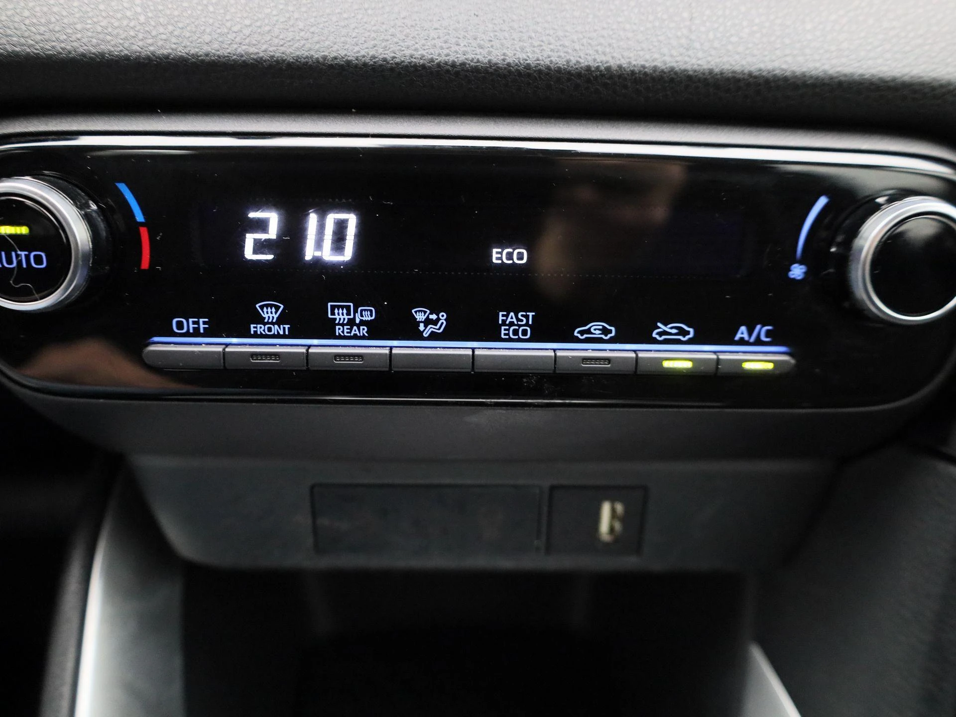 Toyota-Yaris-image-19