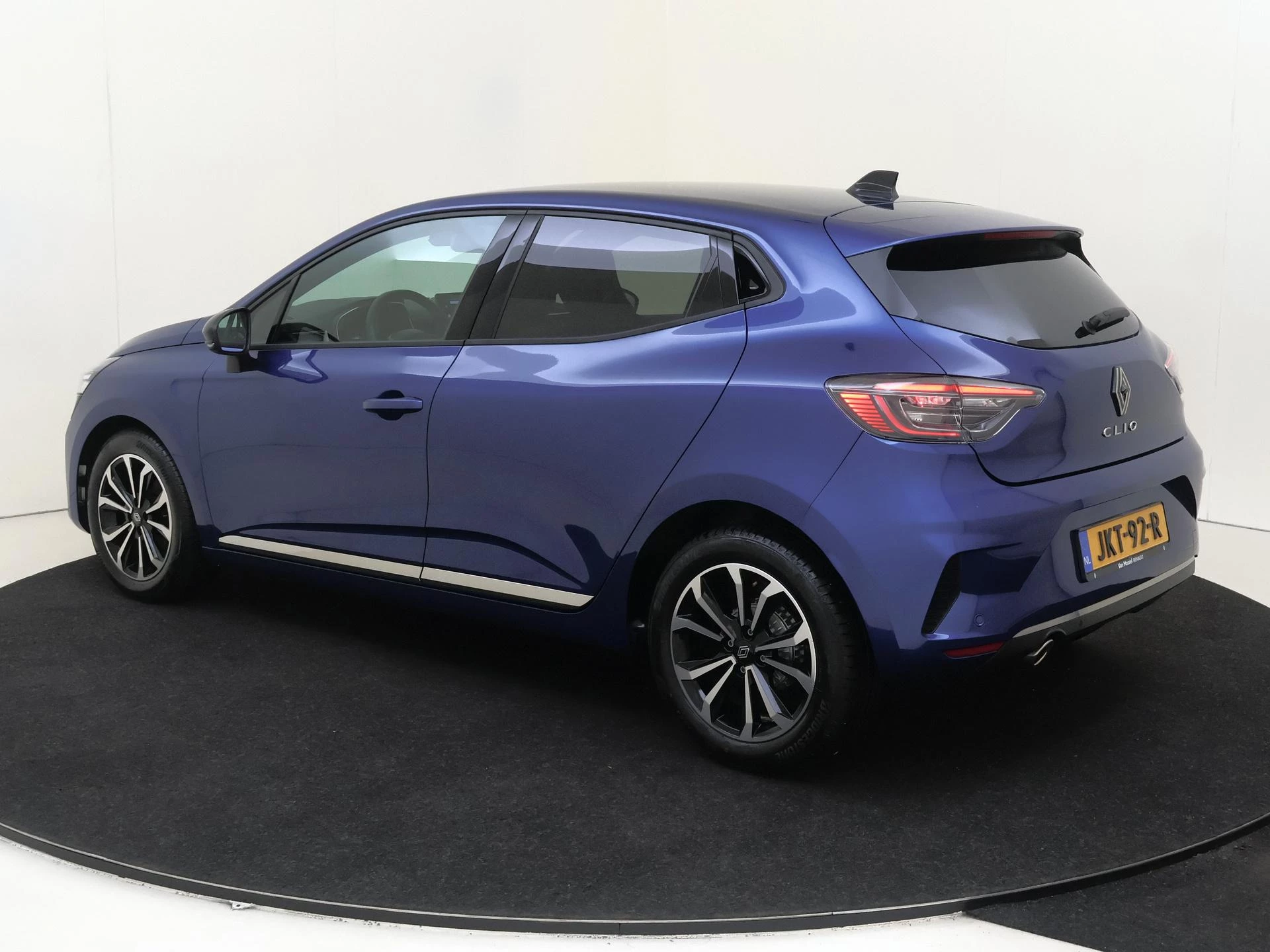 Renault-Clio-image-2