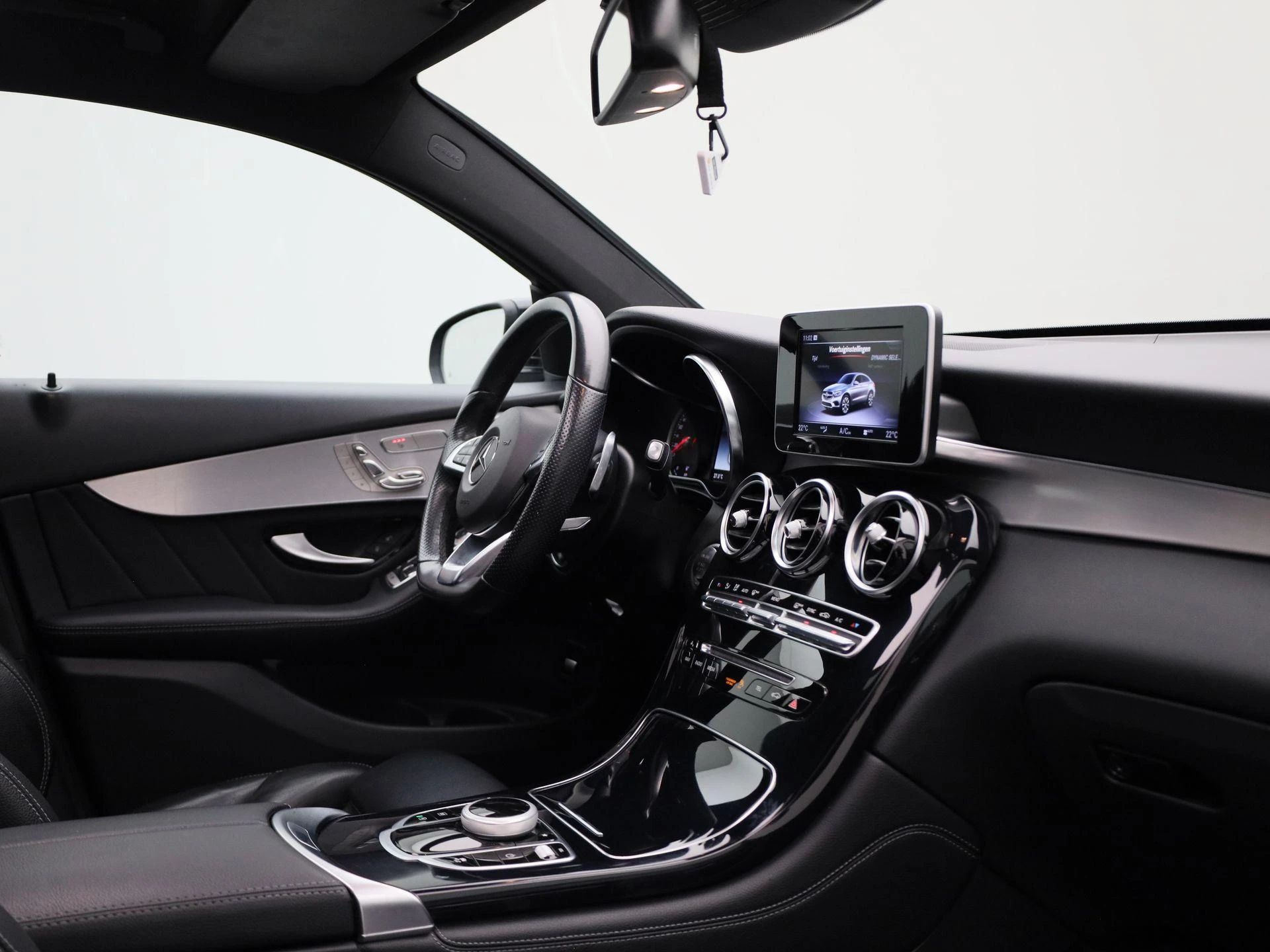 Mercedes-Benz-GLC-image-34