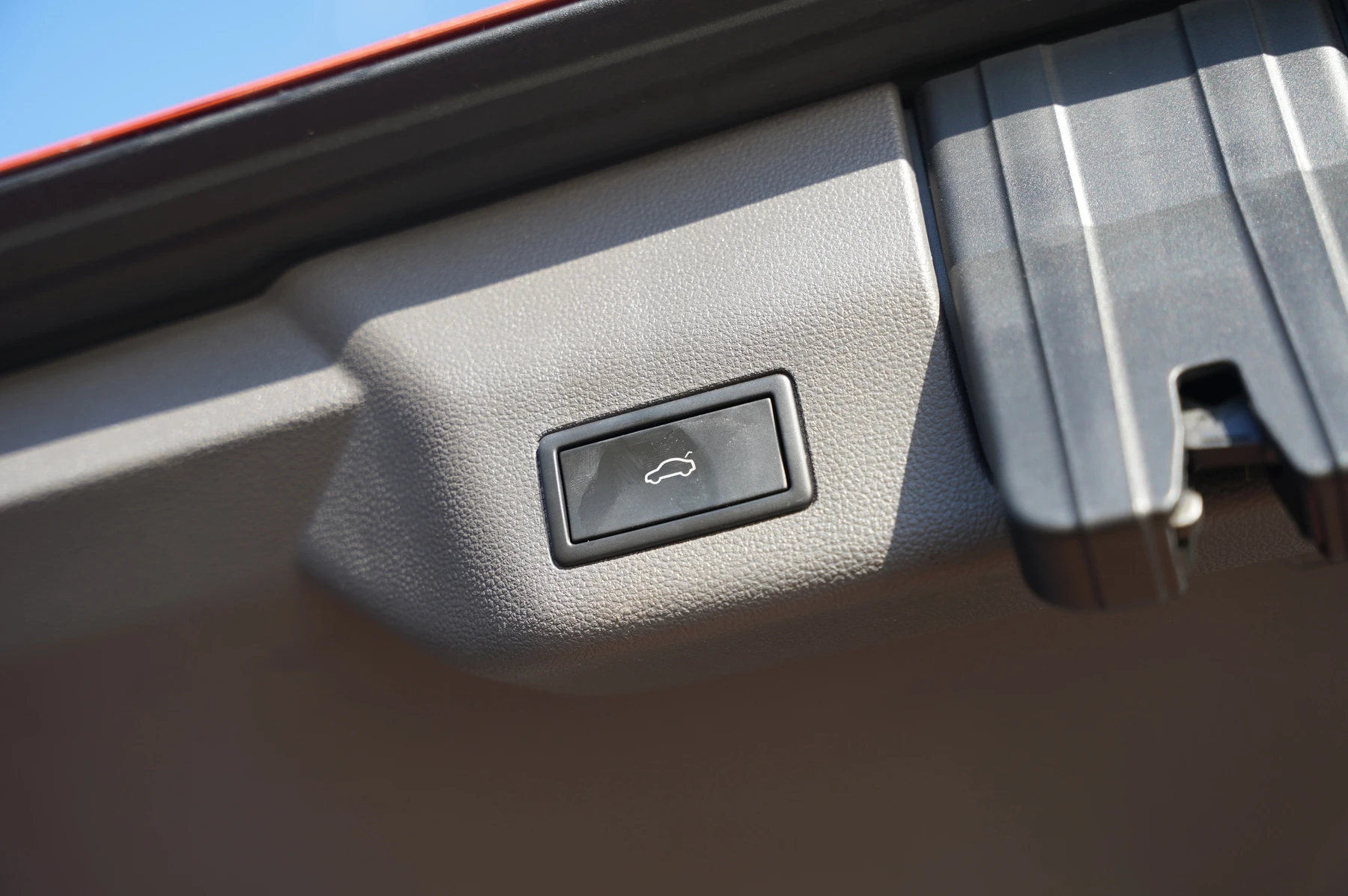 Volkswagen-Multivan-image-28