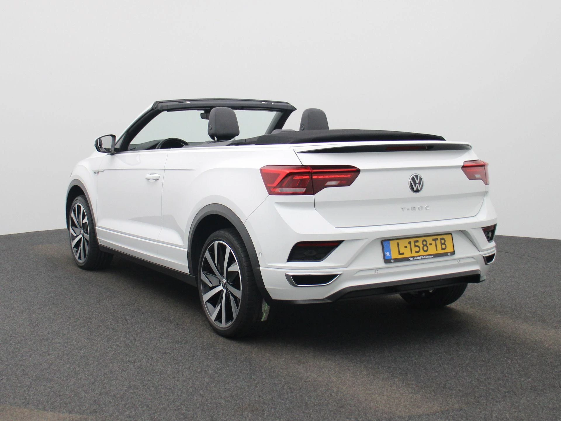 Volkswagen-T-Roc-image-2