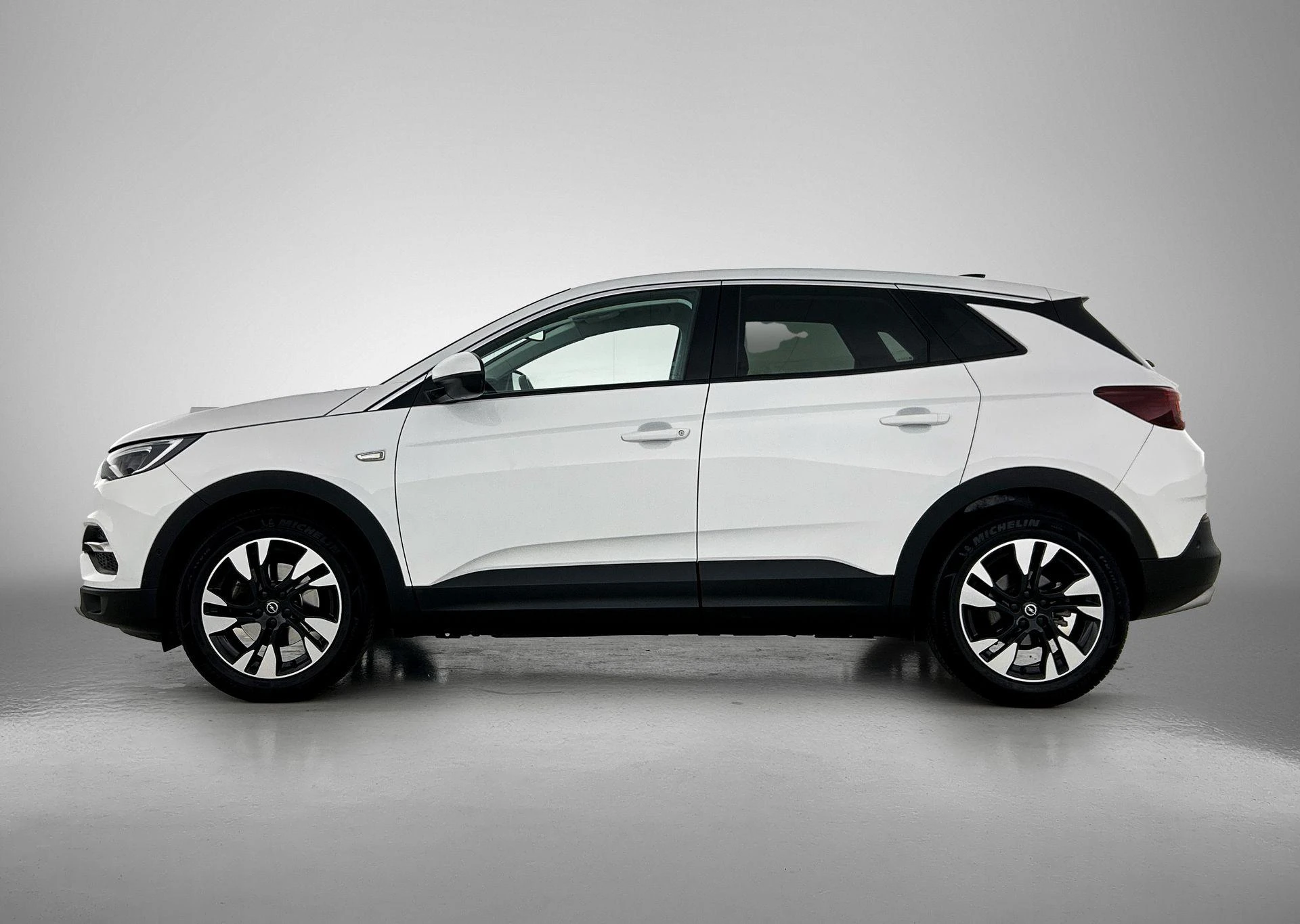 Opel Grandland X 1.2 Turbo Business Executive