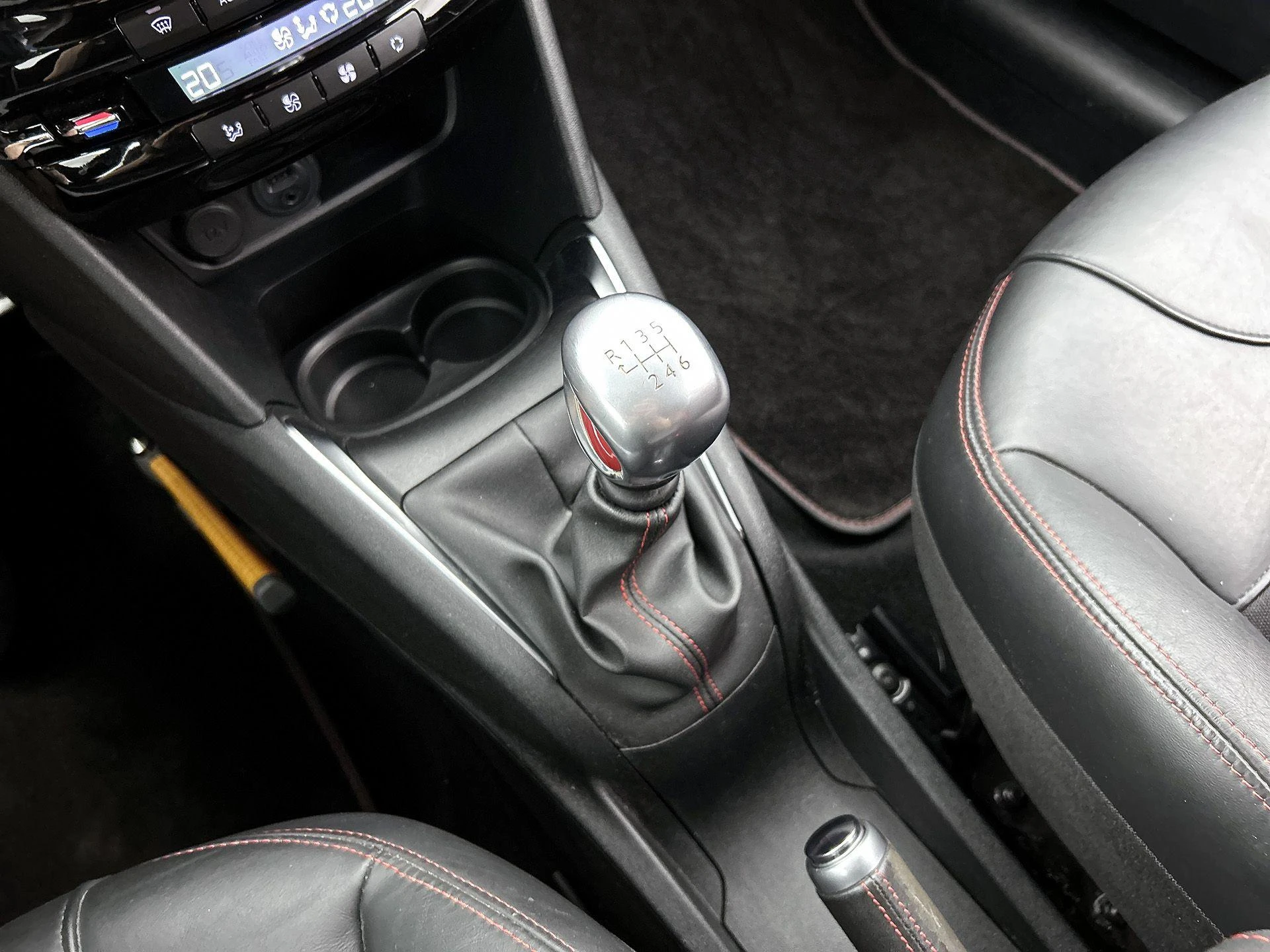 Peugeot-208-image-13