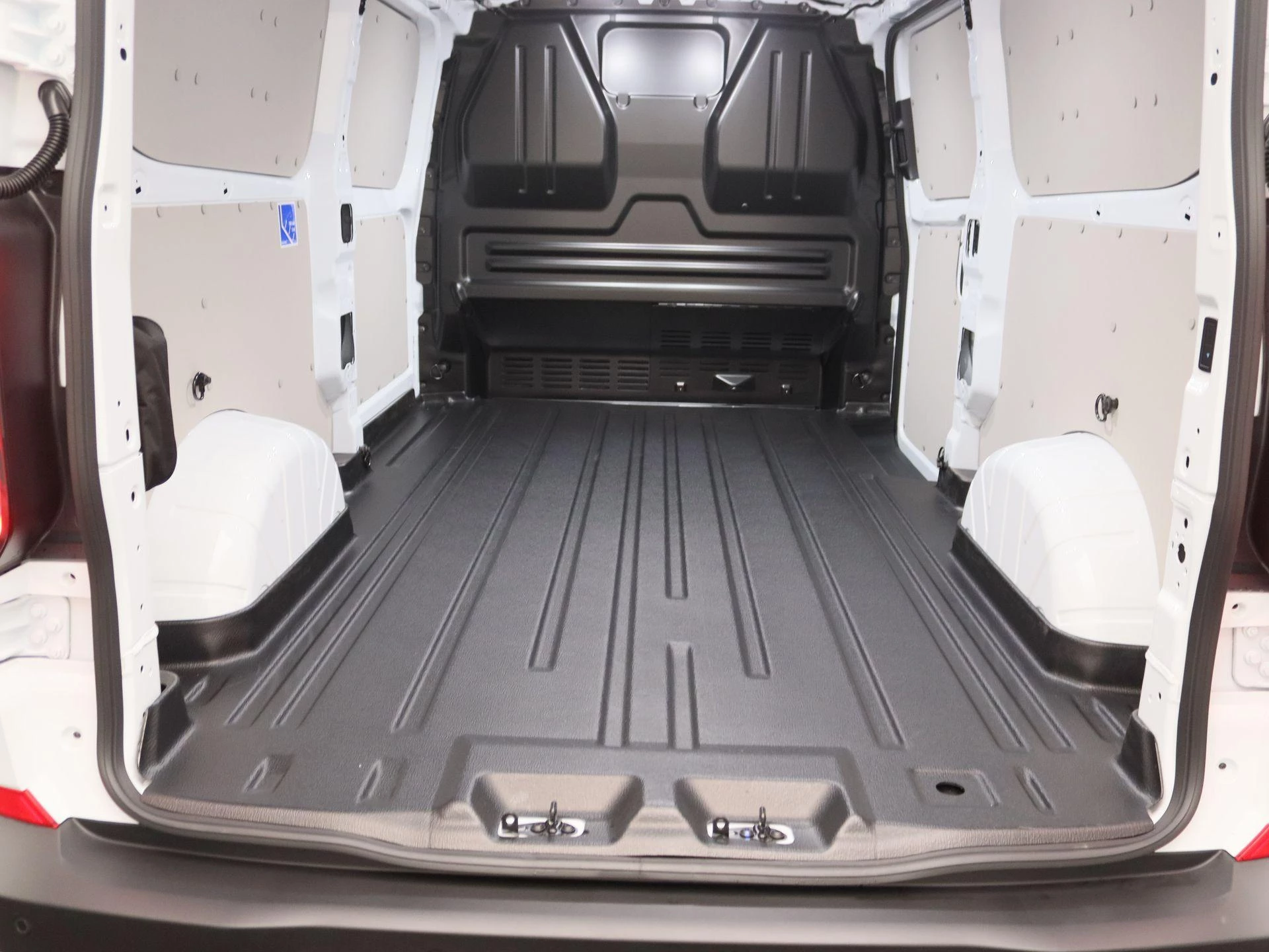 Ford-E-Transit Custom-image-10